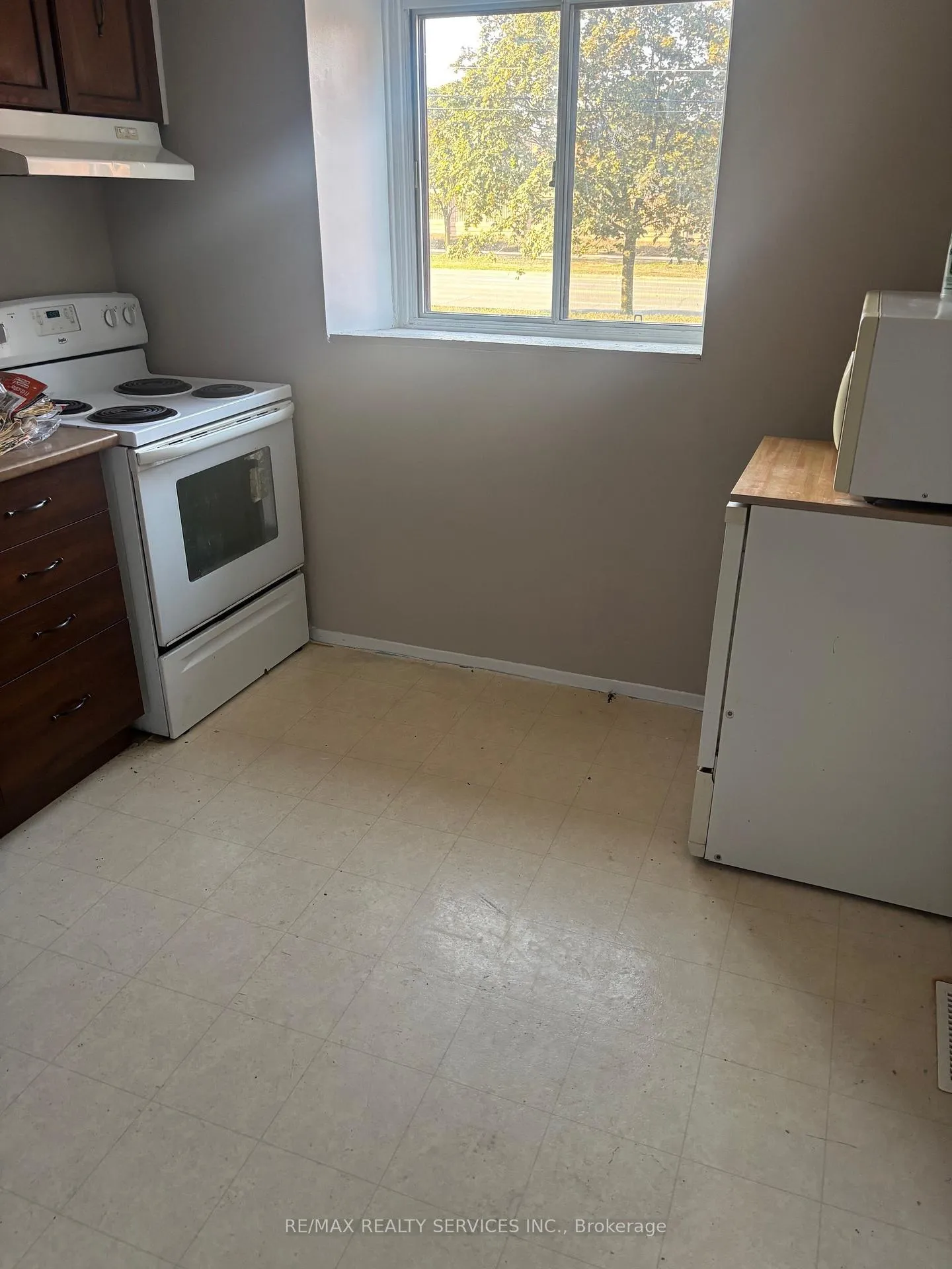Photo 3 of 119 Moregate Crescent, Brampton, Central Park — HOMEH
