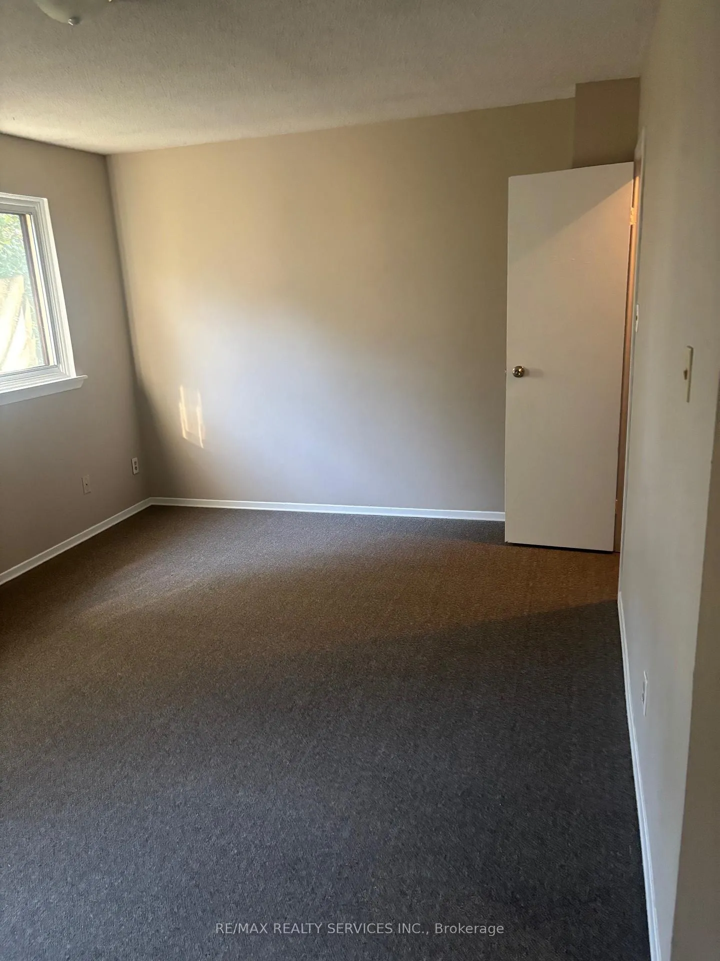 Photo 4 of 119 Moregate Crescent, Brampton, Central Park — HOMEH