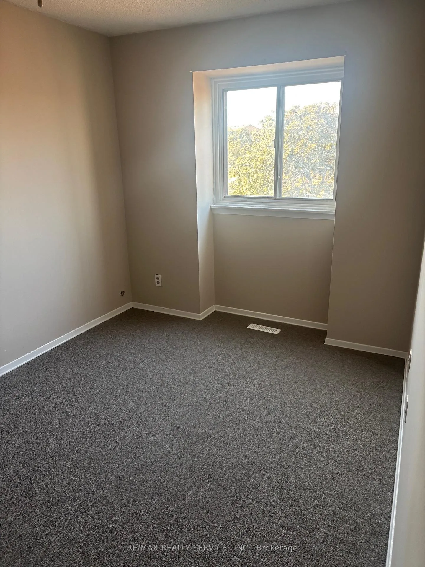 Photo 5 of 119 Moregate Crescent, Brampton, Central Park — HOMEH
