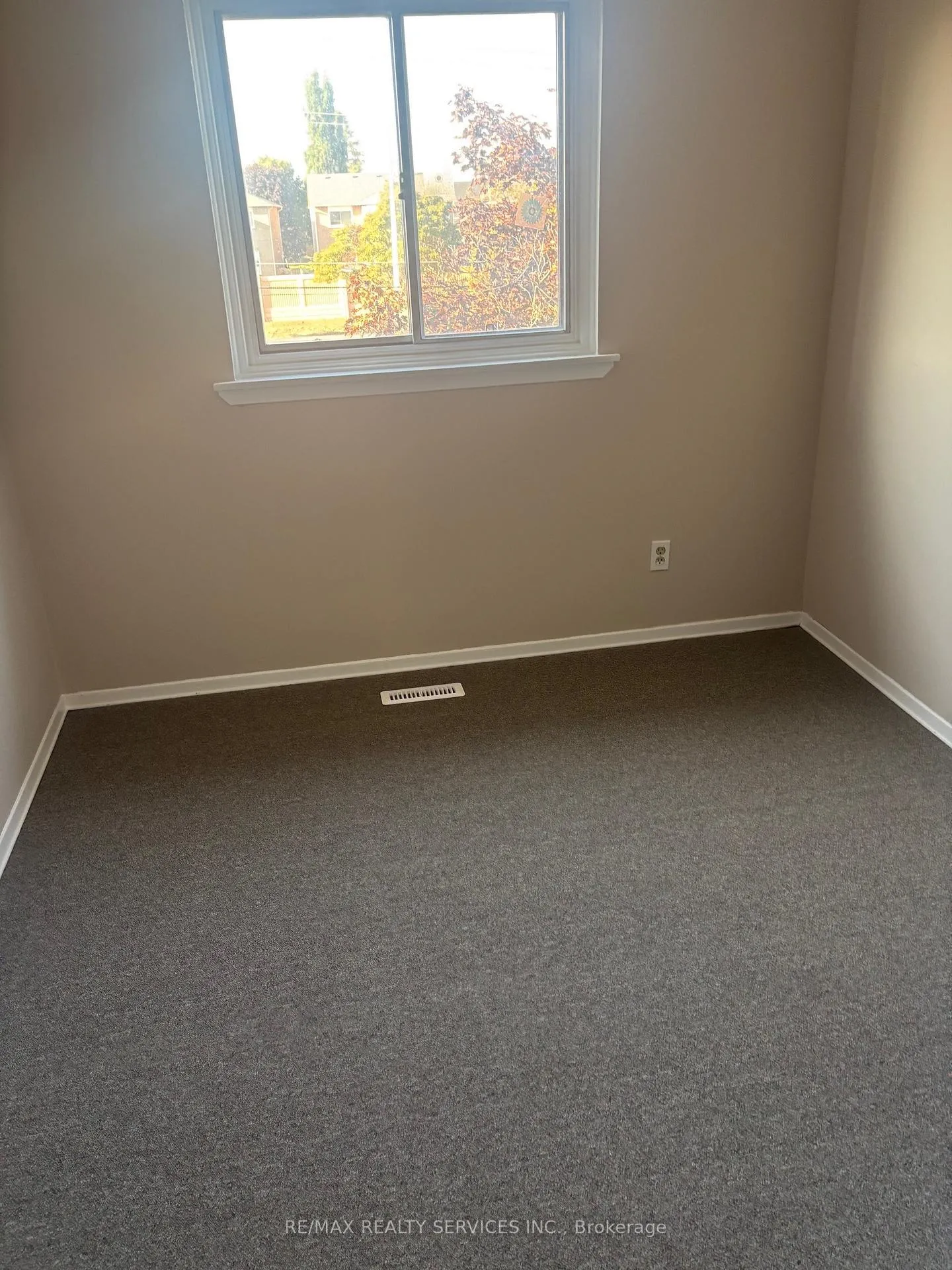 Photo 6 of 119 Moregate Crescent, Brampton, Central Park — HOMEH