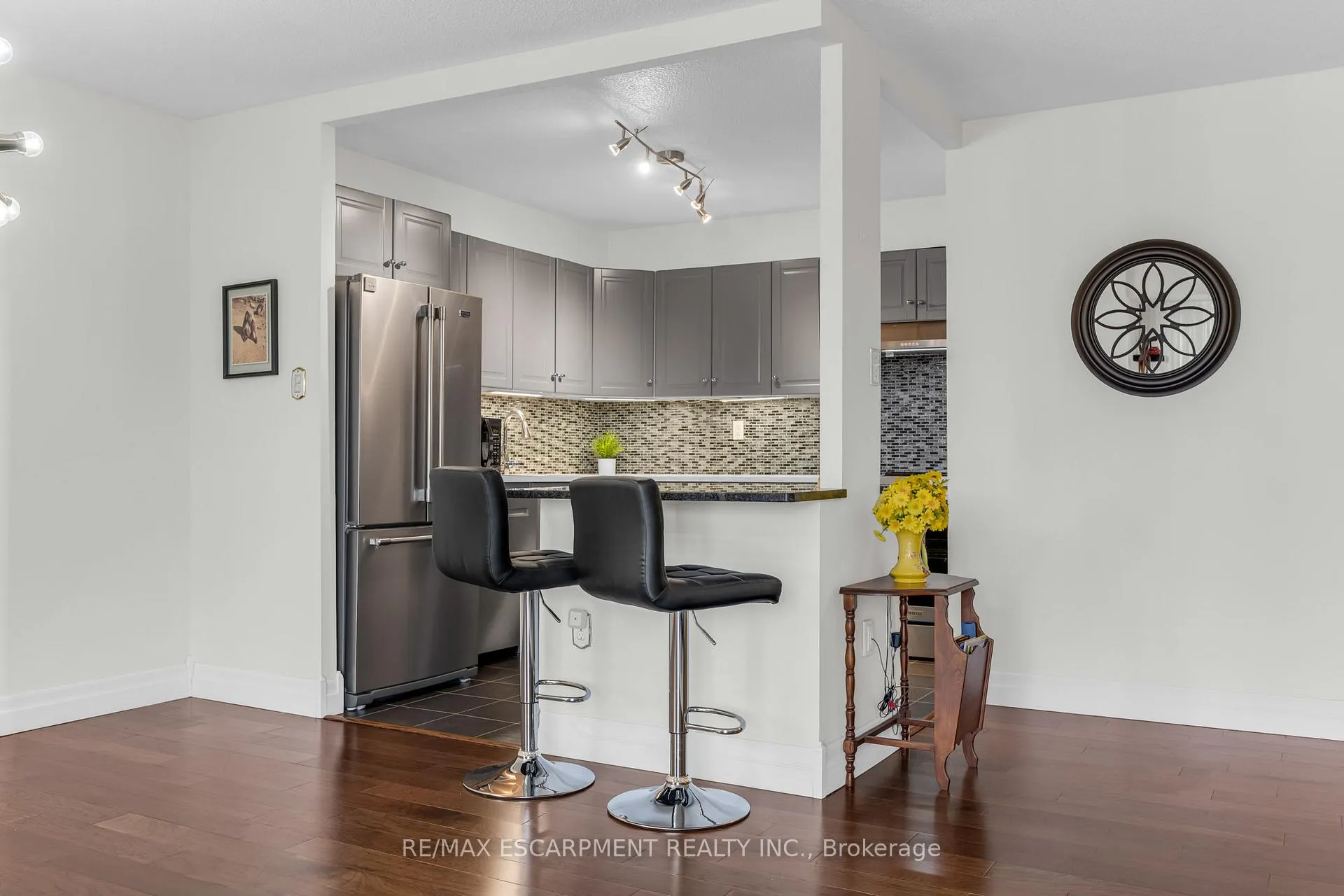 Photo 10 of Unit 214, 500 Green Road, Hamilton, Lakeshore — HOMEH