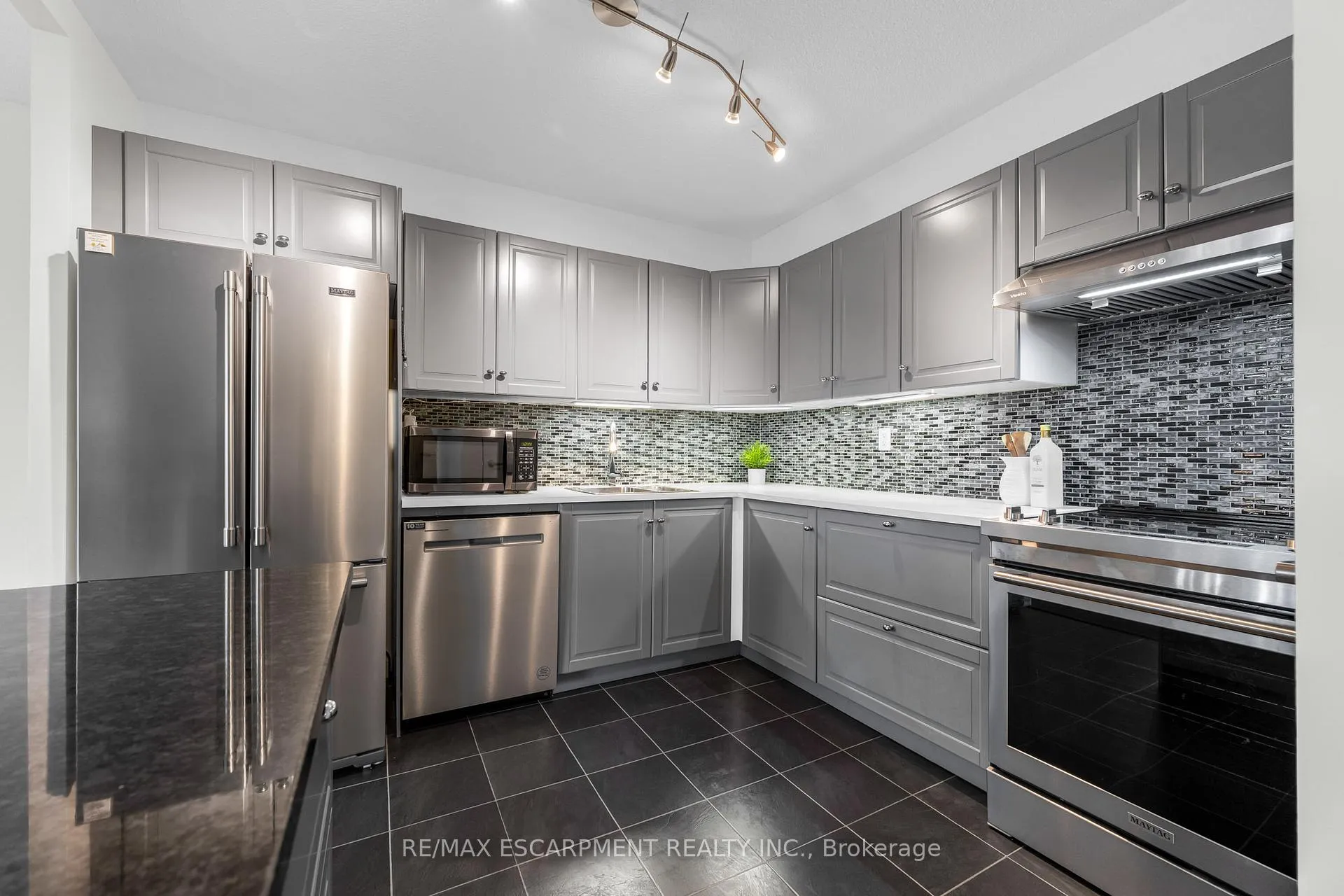 Photo 11 of Unit 214, 500 Green Road, Hamilton, Lakeshore — HOMEH