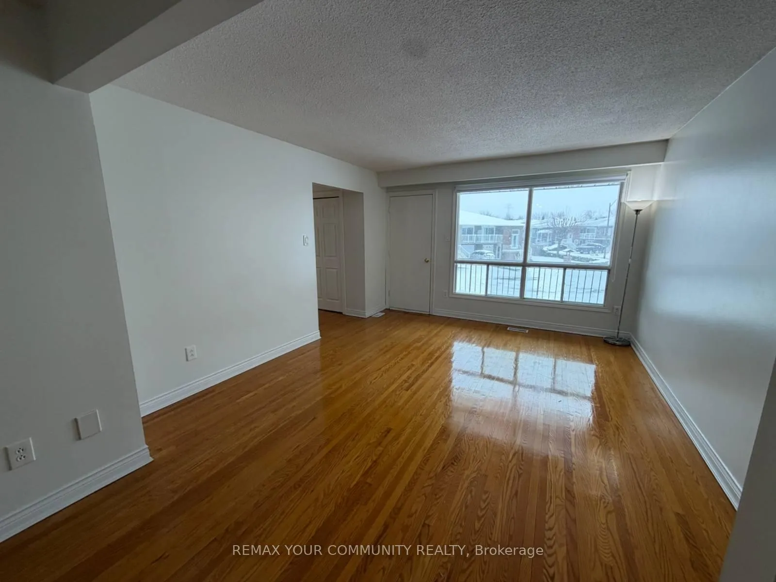 Photo 5 of 12 Stocco Court, Vaughan, West Woodbridge — HOMEH