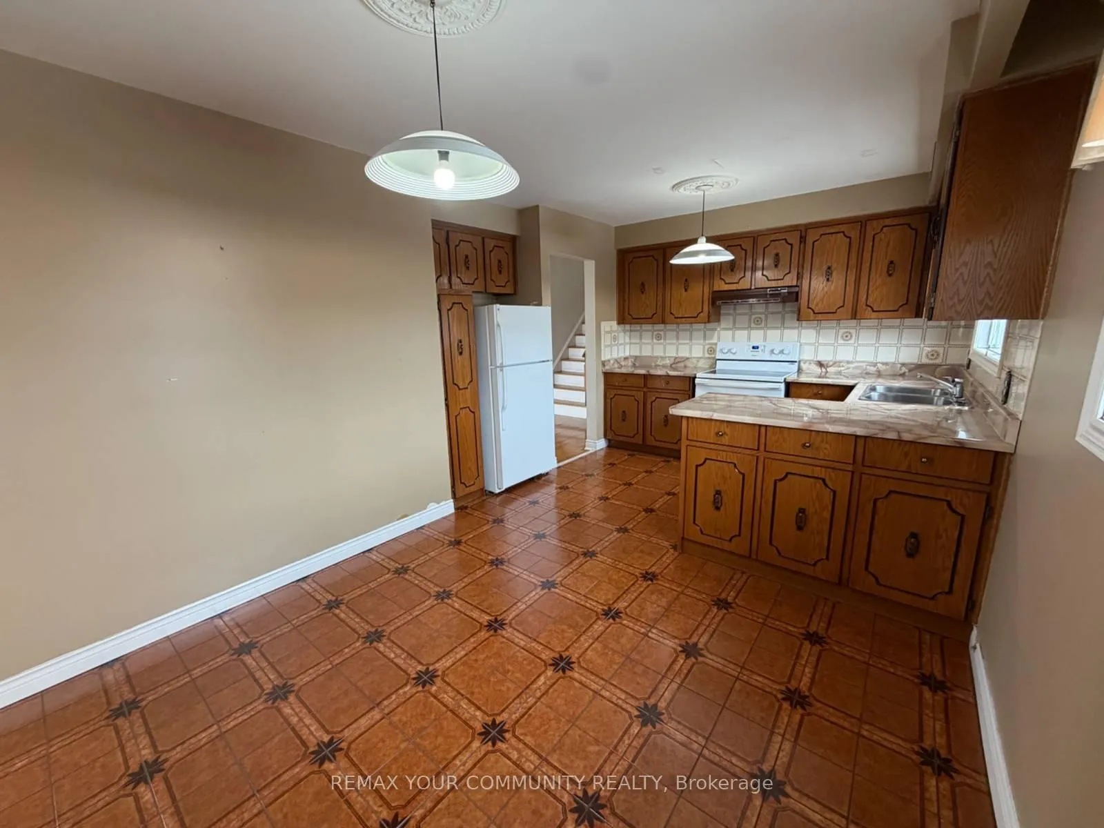 Photo 7 of 12 Stocco Court, Vaughan, West Woodbridge — HOMEH