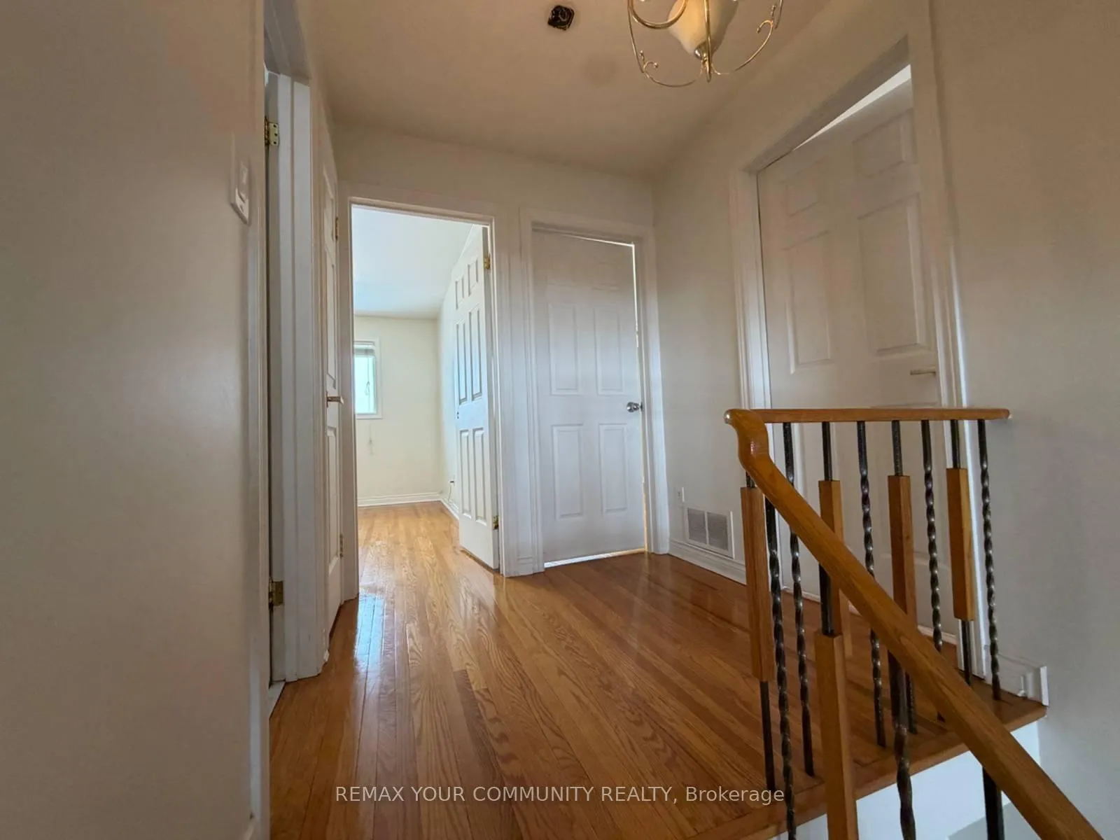 Photo 10 of 12 Stocco Court, Vaughan, West Woodbridge — HOMEH