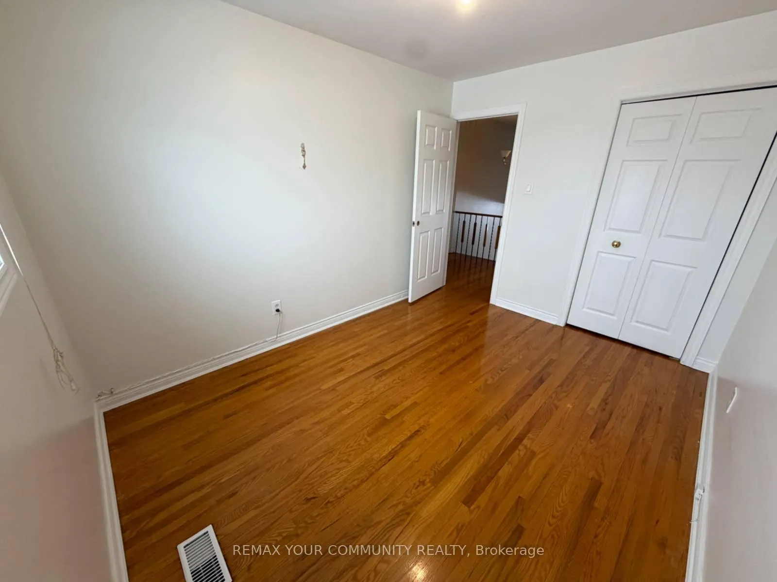Photo 13 of 12 Stocco Court, Vaughan, West Woodbridge — HOMEH