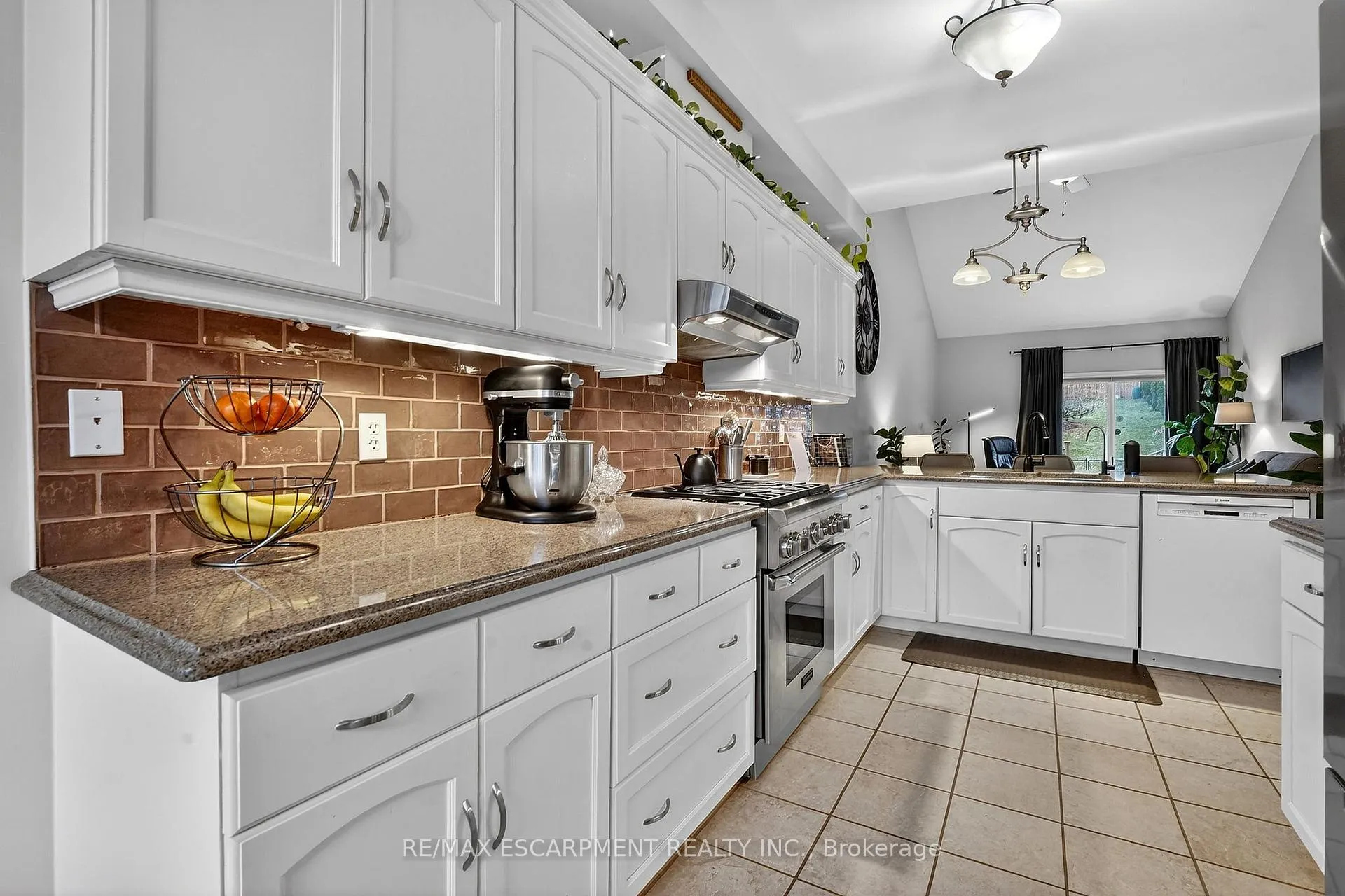 Photo 9 of 6 Conrad Place, Grimsby, Grimsby Beach — HOMEH