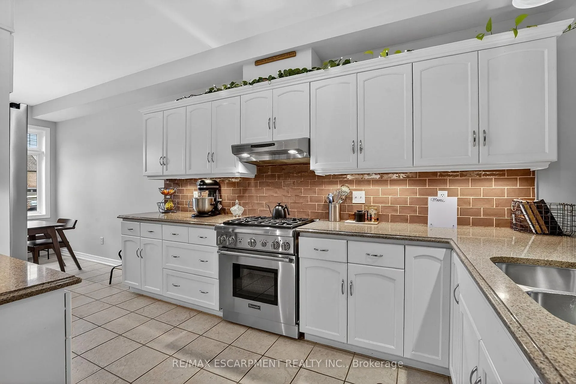 Photo 12 of 6 Conrad Place, Grimsby, Grimsby Beach — HOMEH