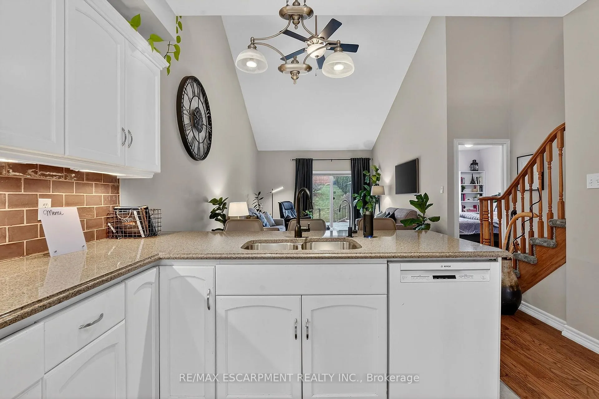 Photo 13 of 6 Conrad Place, Grimsby, Grimsby Beach — HOMEH