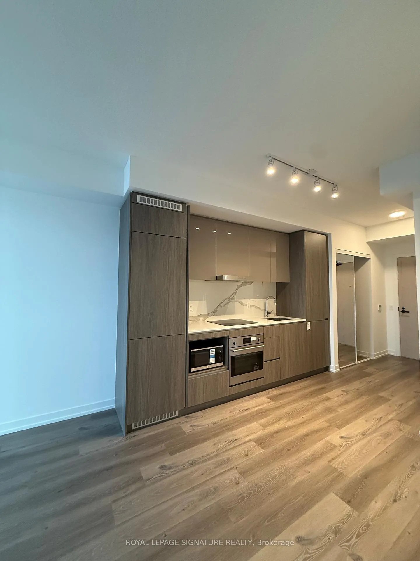 Photo 4 of Unit 3608, 28 Interchange Way, Vaughan, Vaughan Corporate Centre — HOMEH