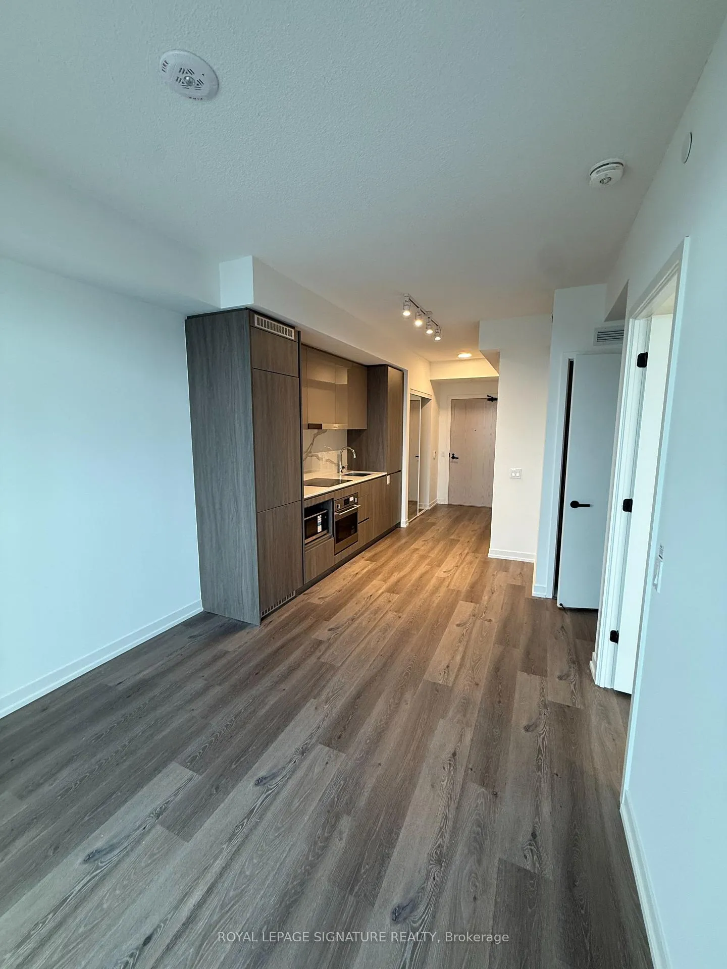 Photo 5 of Unit 3608, 28 Interchange Way, Vaughan, Vaughan Corporate Centre — HOMEH