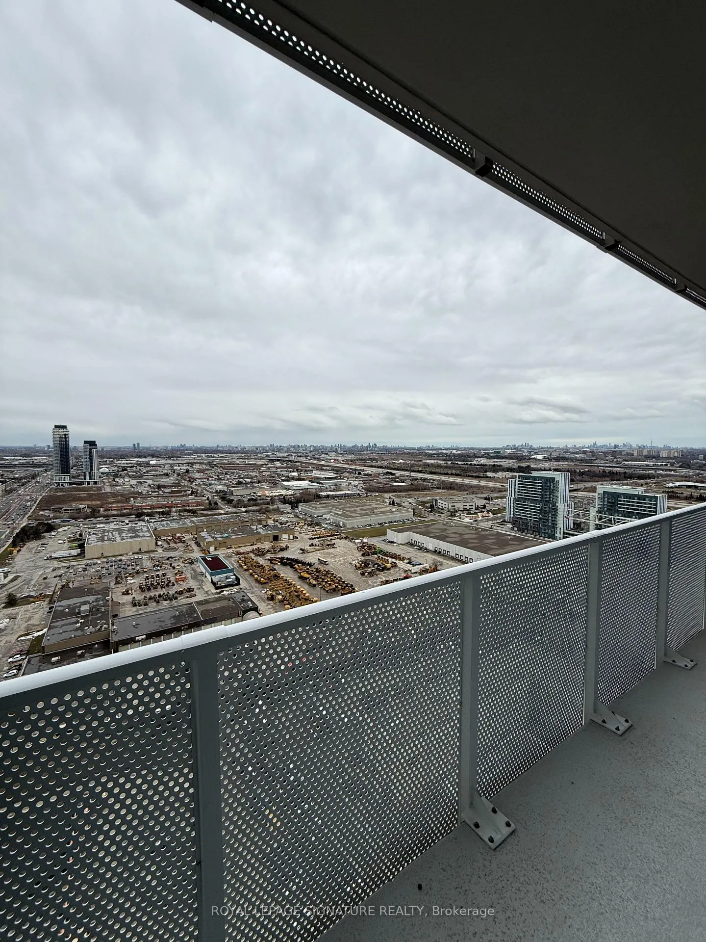 Photo 9 of Unit 3608, 28 Interchange Way, Vaughan, Vaughan Corporate Centre — HOMEH
