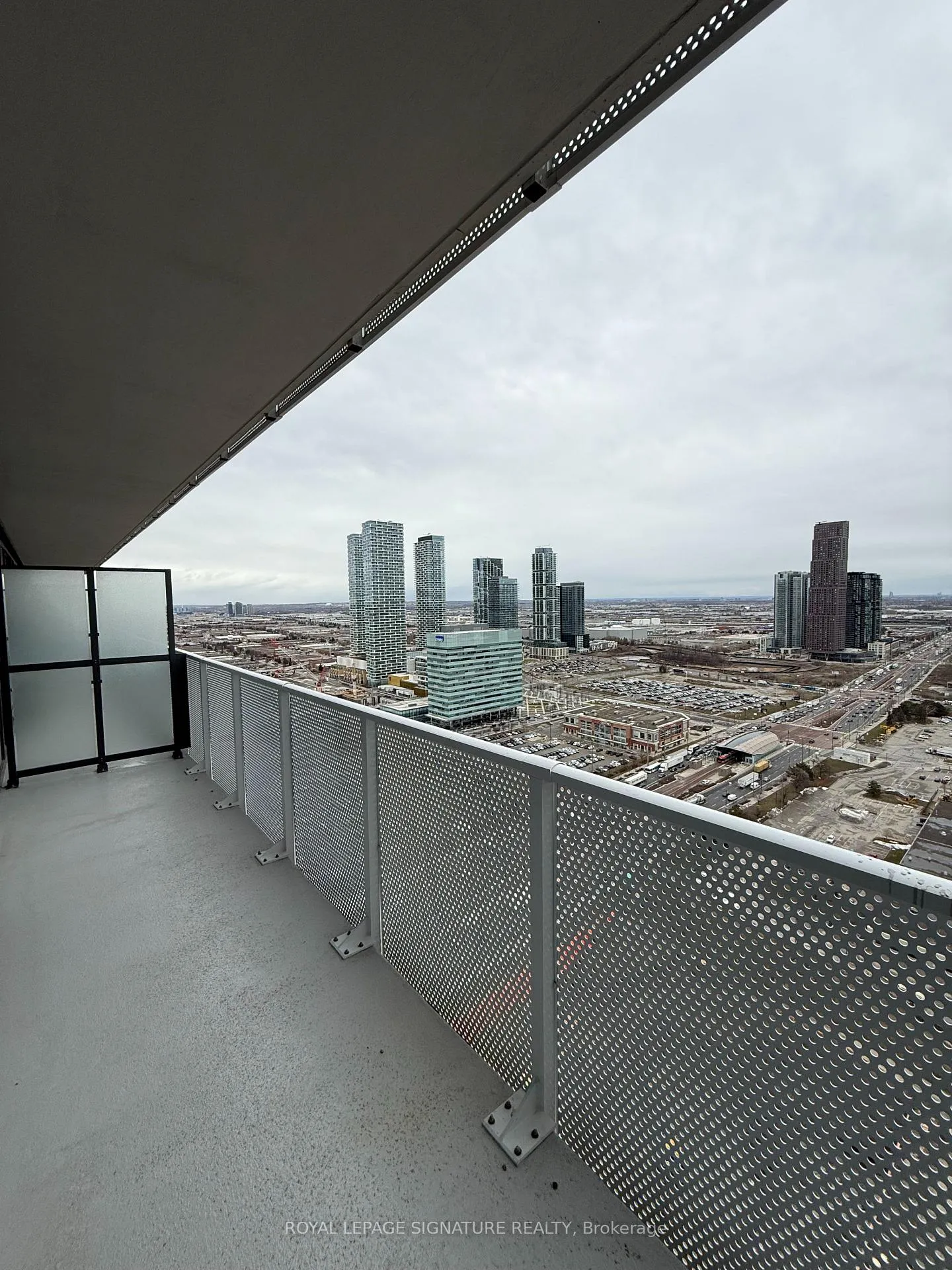 Photo 10 of Unit 3608, 28 Interchange Way, Vaughan, Vaughan Corporate Centre — HOMEH