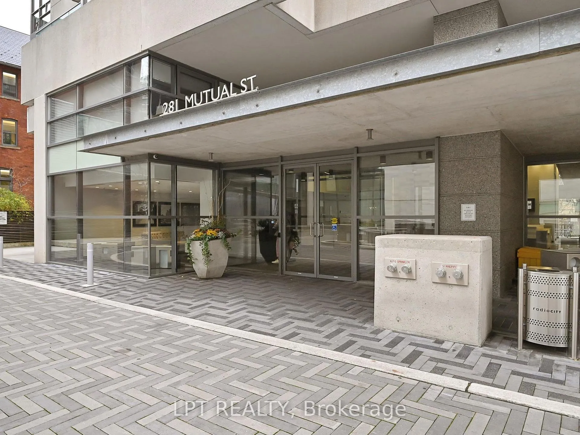 Photo 3 of Unit 403, 281 Mutual Street, Toronto, Church-Yonge Corridor — HOMEH