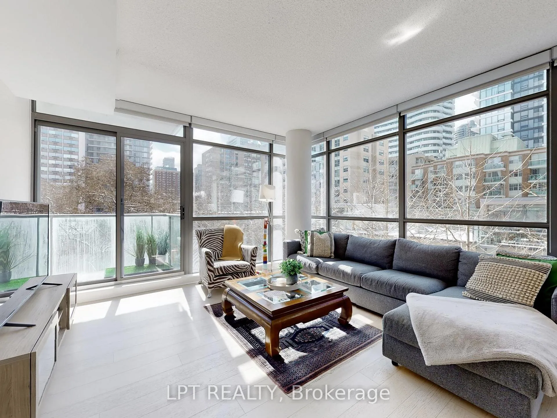 Photo 5 of Unit 403, 281 Mutual Street, Toronto, Church-Yonge Corridor — HOMEH