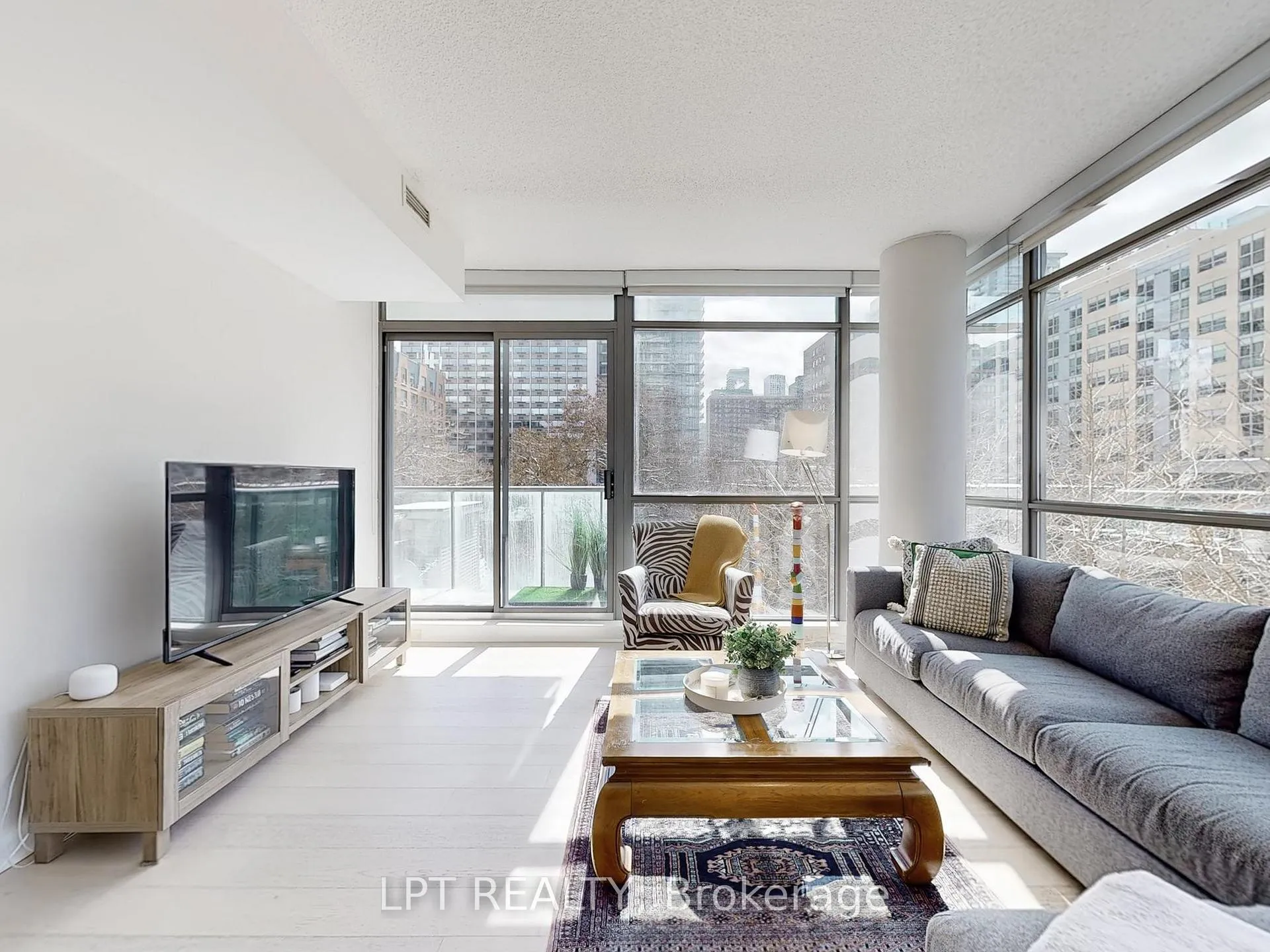 Photo 6 of Unit 403, 281 Mutual Street, Toronto, Church-Yonge Corridor — HOMEH