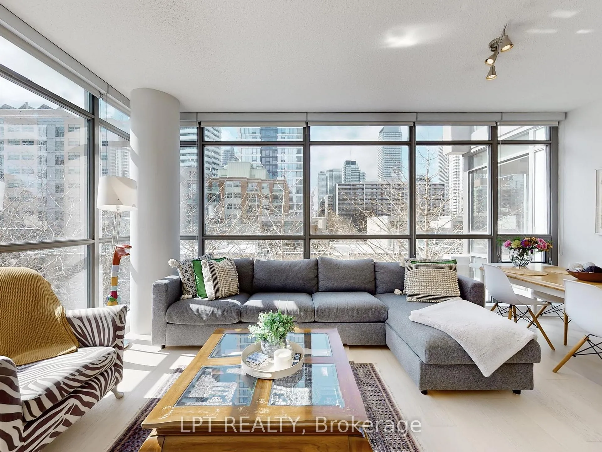 Photo 7 of Unit 403, 281 Mutual Street, Toronto, Church-Yonge Corridor — HOMEH