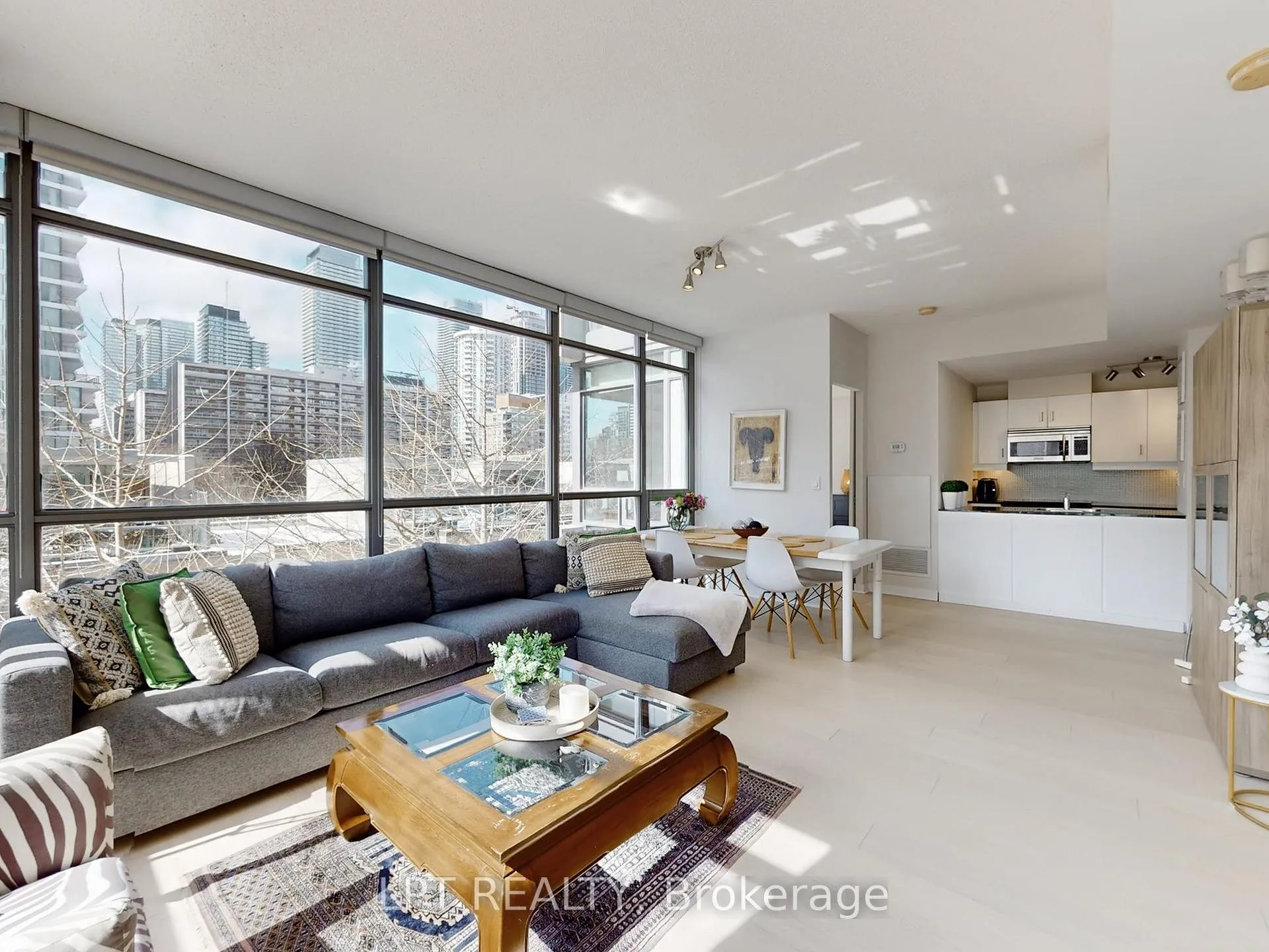 Photo 9 of Unit 403, 281 Mutual Street, Toronto, Church-Yonge Corridor — HOMEH