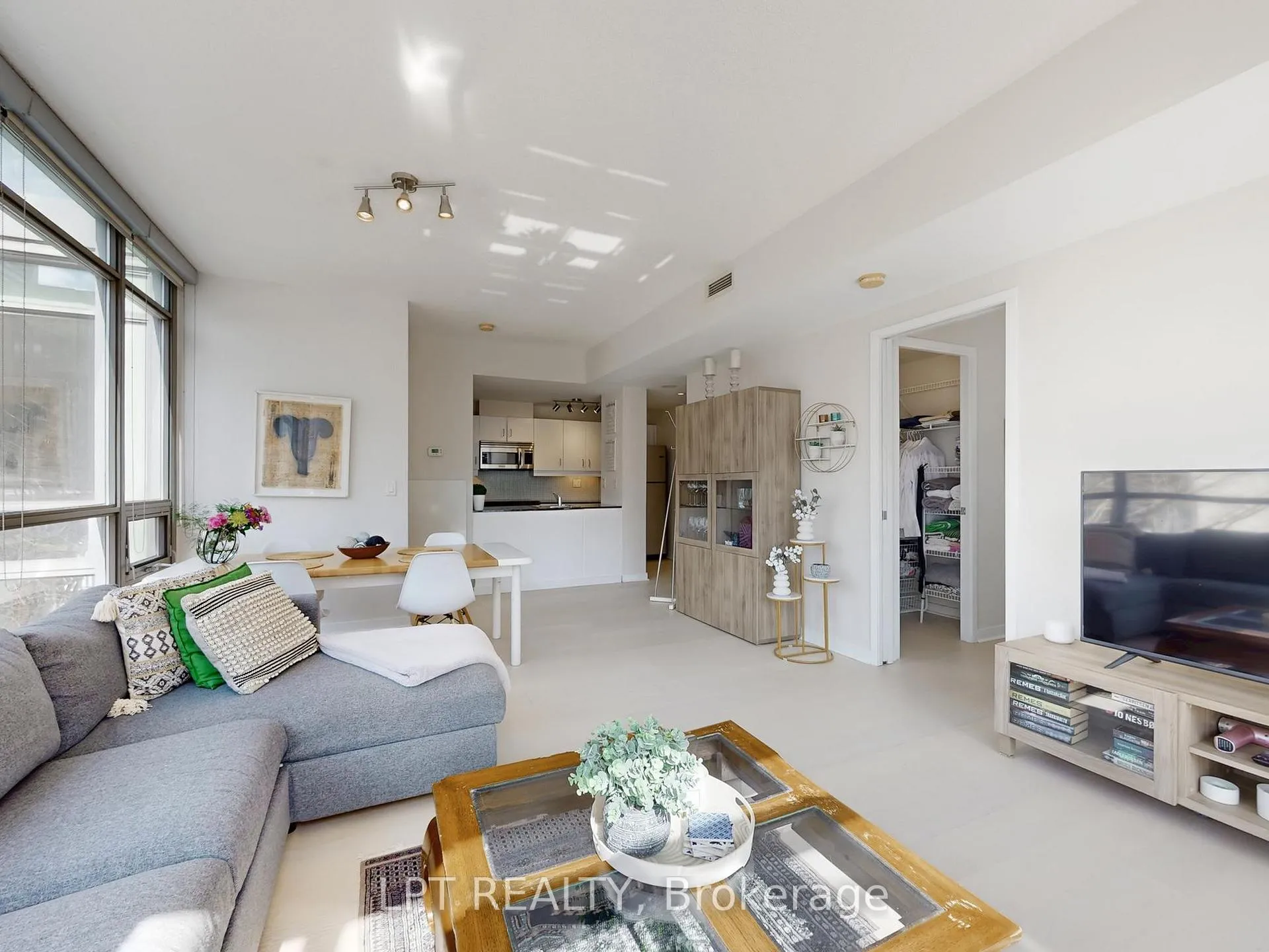 Photo 11 of Unit 403, 281 Mutual Street, Toronto, Church-Yonge Corridor — HOMEH