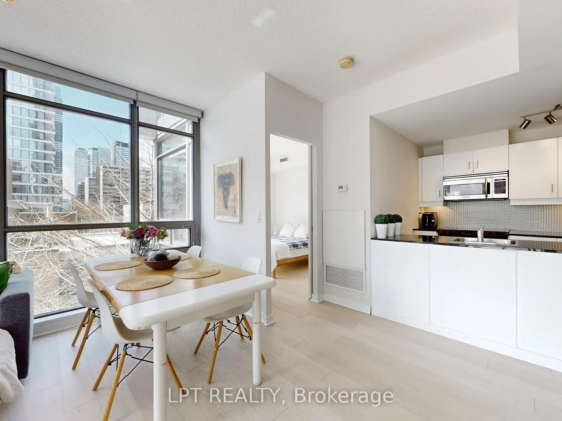 Photo 12 of Unit 403, 281 Mutual Street, Toronto, Church-Yonge Corridor — HOMEH