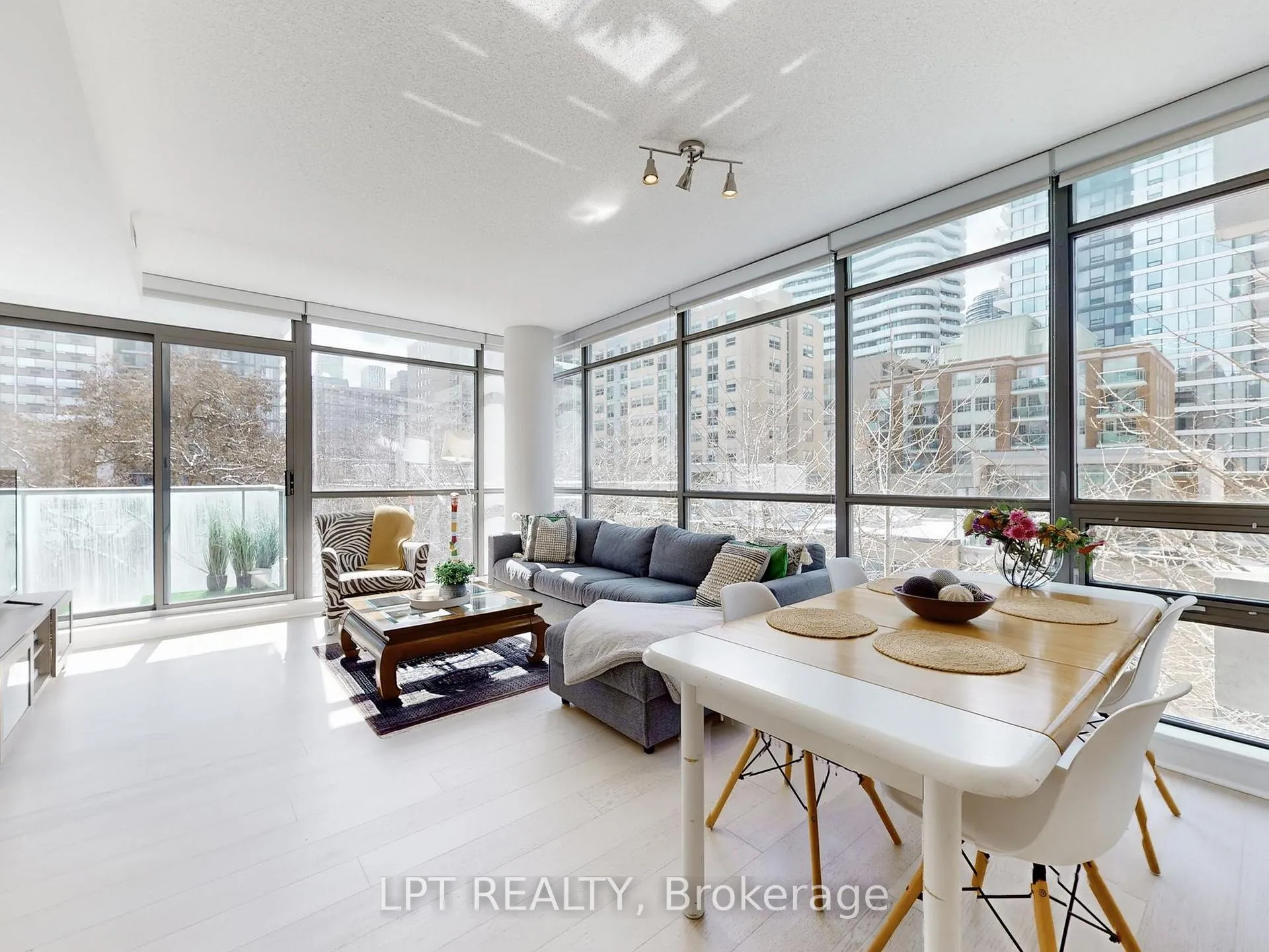 Photo 13 of Unit 403, 281 Mutual Street, Toronto, Church-Yonge Corridor — HOMEH