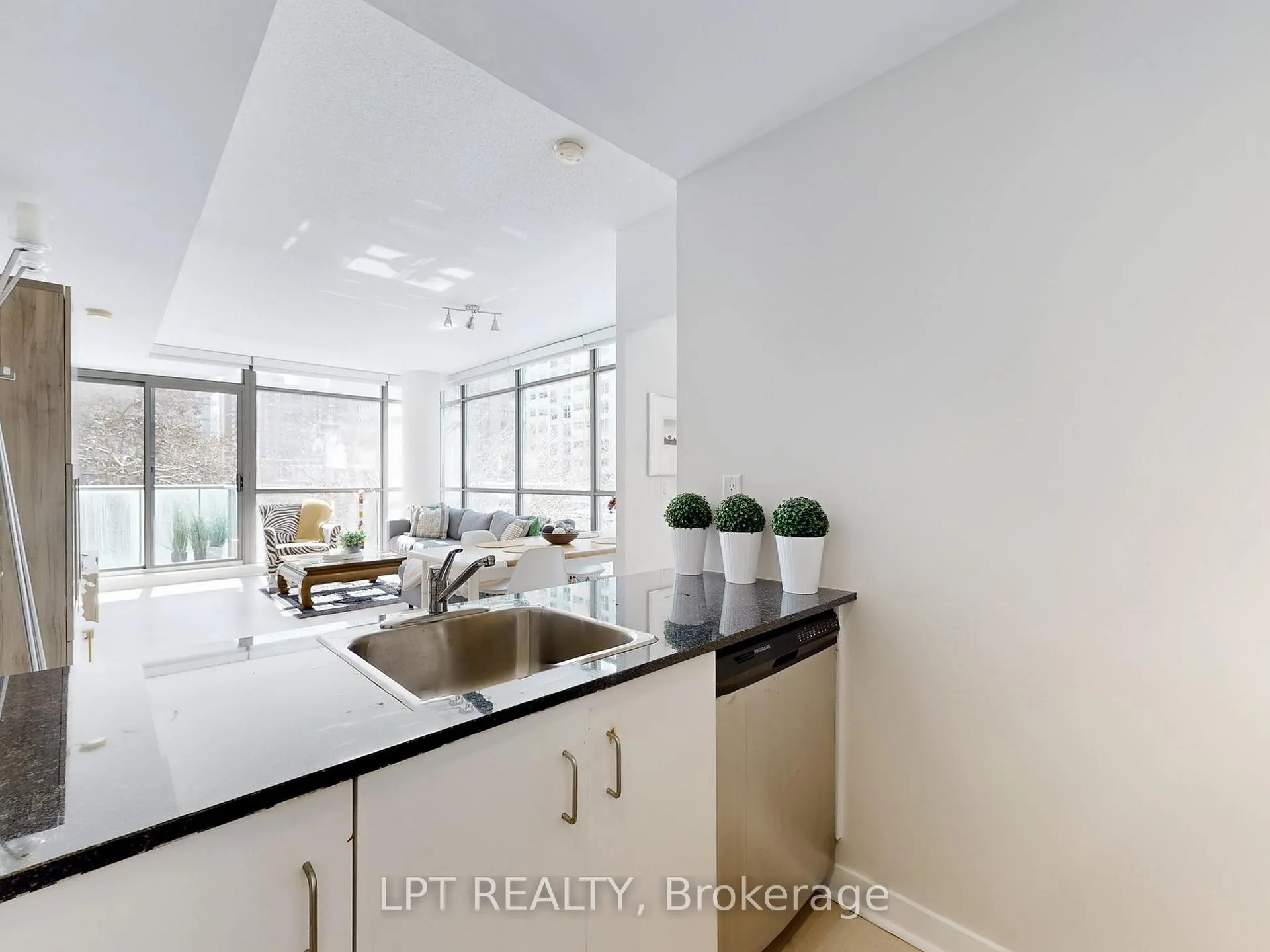 Photo 15 of Unit 403, 281 Mutual Street, Toronto, Church-Yonge Corridor — HOMEH