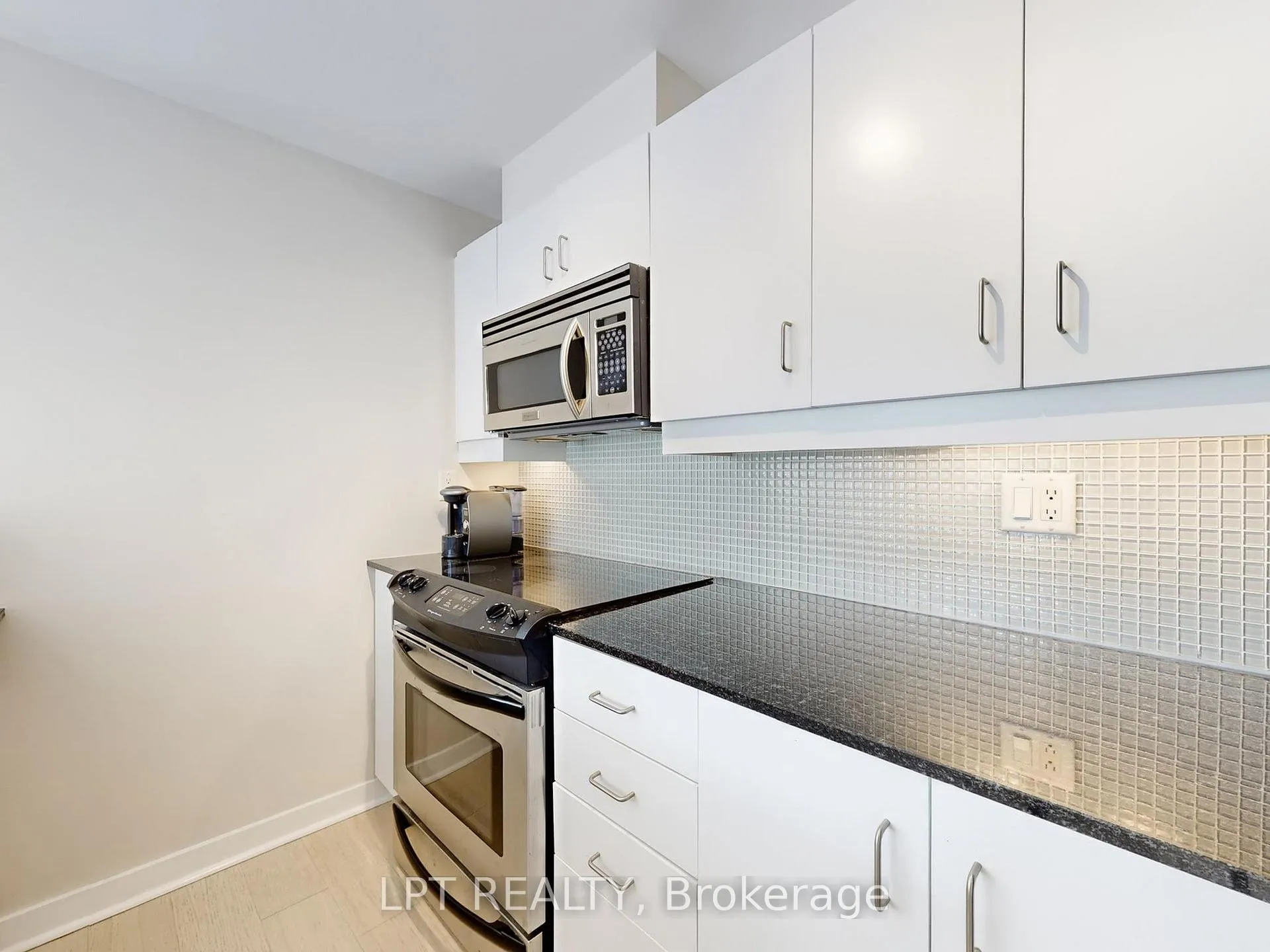 Photo 16 of Unit 403, 281 Mutual Street, Toronto, Church-Yonge Corridor — HOMEH