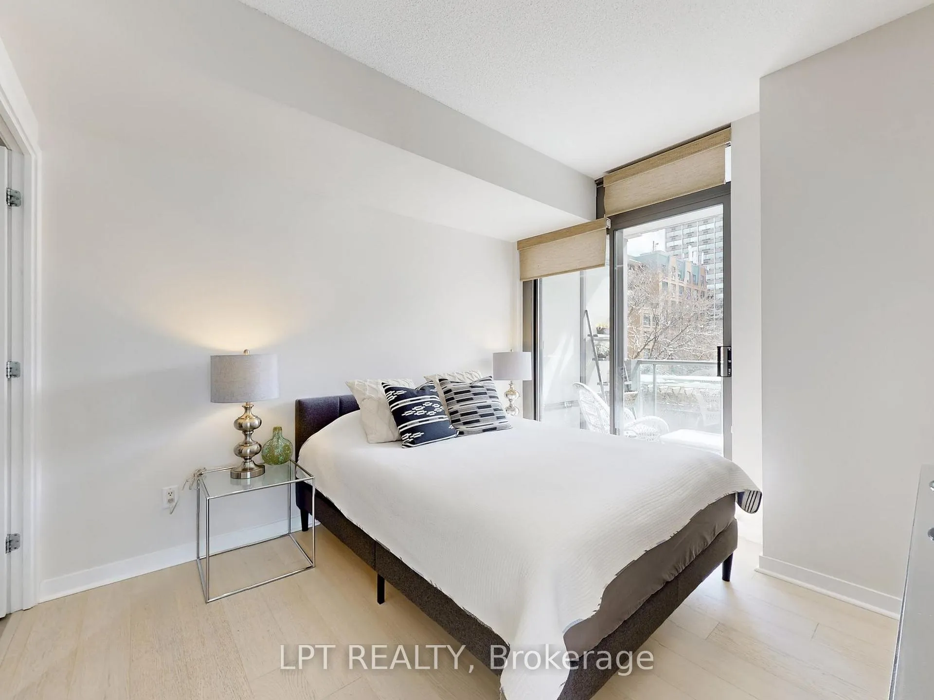 Photo 18 of Unit 403, 281 Mutual Street, Toronto, Church-Yonge Corridor — HOMEH