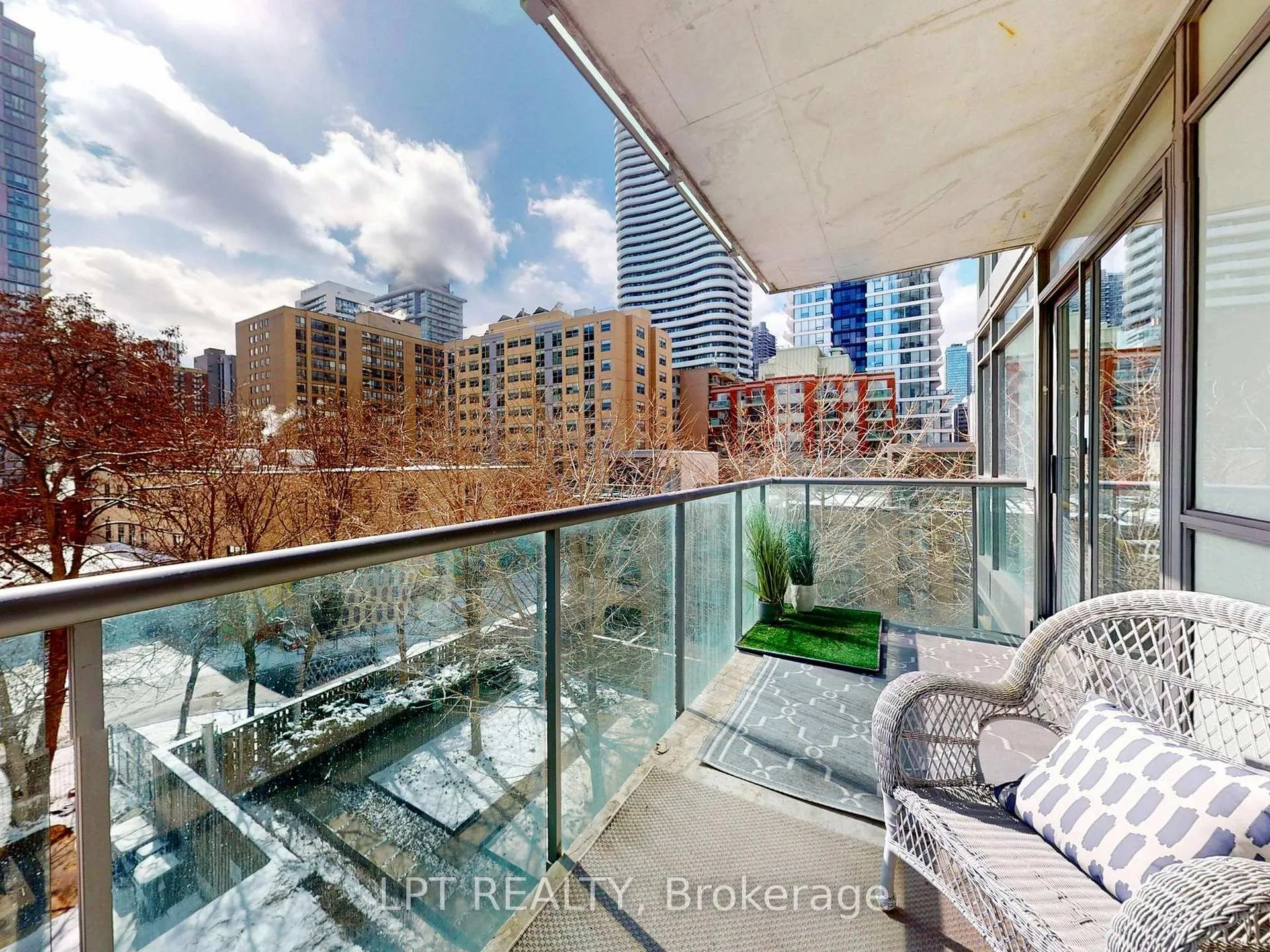 Photo 27 of Unit 403, 281 Mutual Street, Toronto, Church-Yonge Corridor — HOMEH