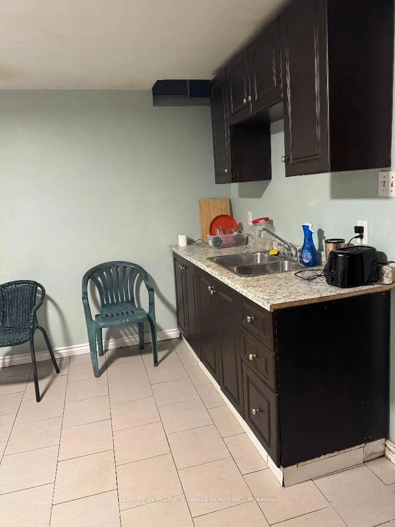 Photo 3 of 52 Judith Crescent, Brampton, Northgate — HOMEH