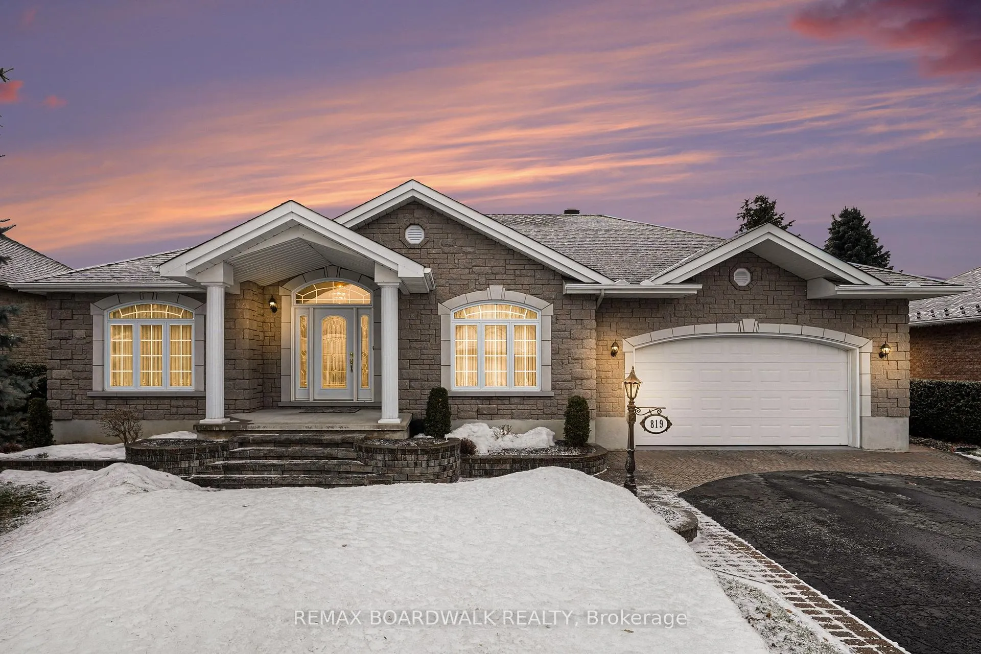 Front of 819 Laval Street