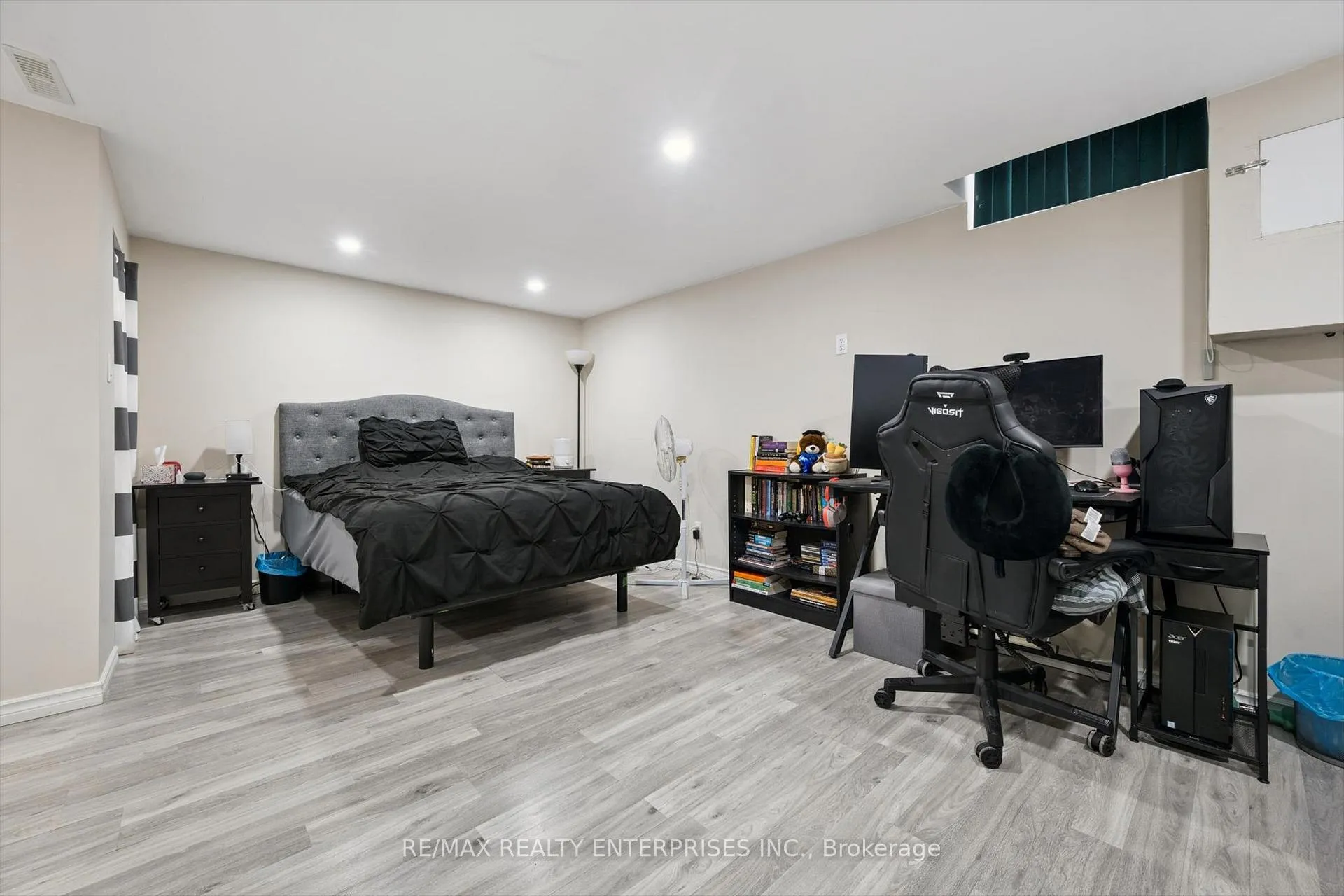 Photo 12 of Unit 70, 105 Hansen Road N, Brampton, Madoc — HOMEH