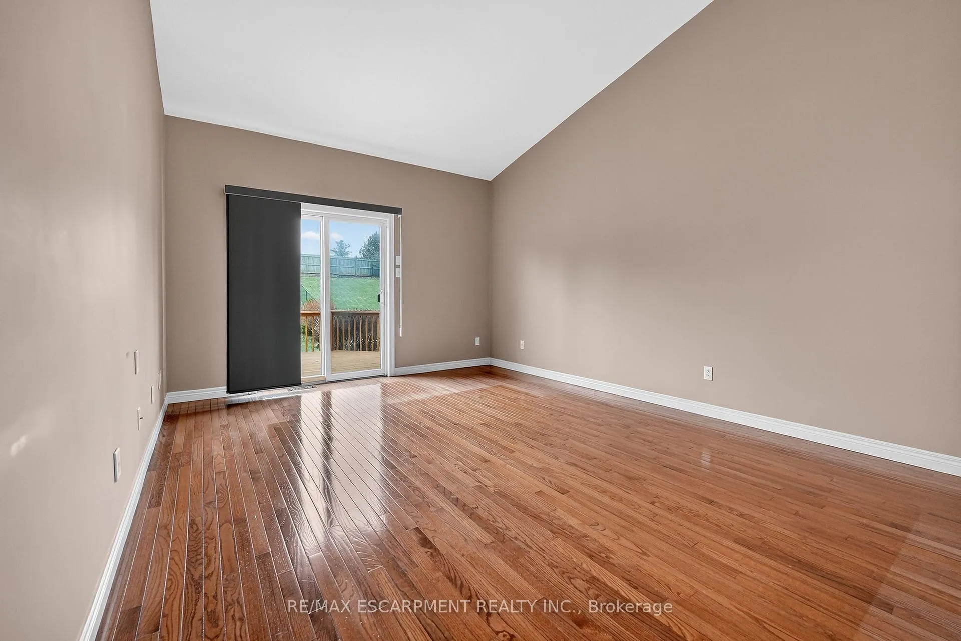 Photo 7 of 26 Conrad Place, Grimsby, Grimsby Beach — HOMEH