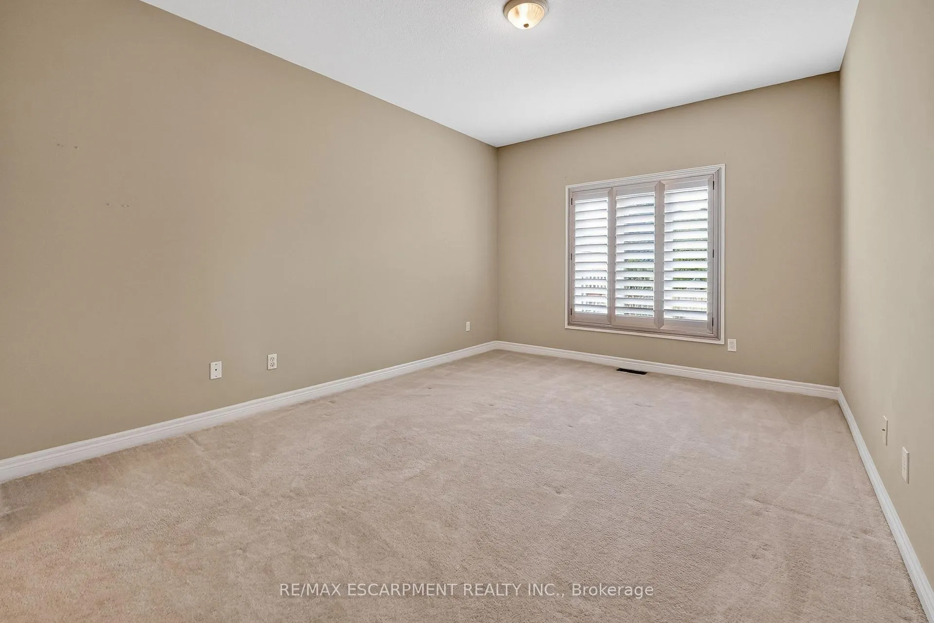 Photo 11 of 26 Conrad Place, Grimsby, Grimsby Beach — HOMEH