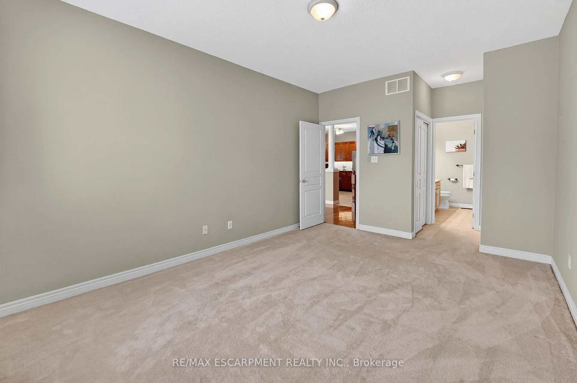 Photo 12 of 26 Conrad Place, Grimsby, Grimsby Beach — HOMEH