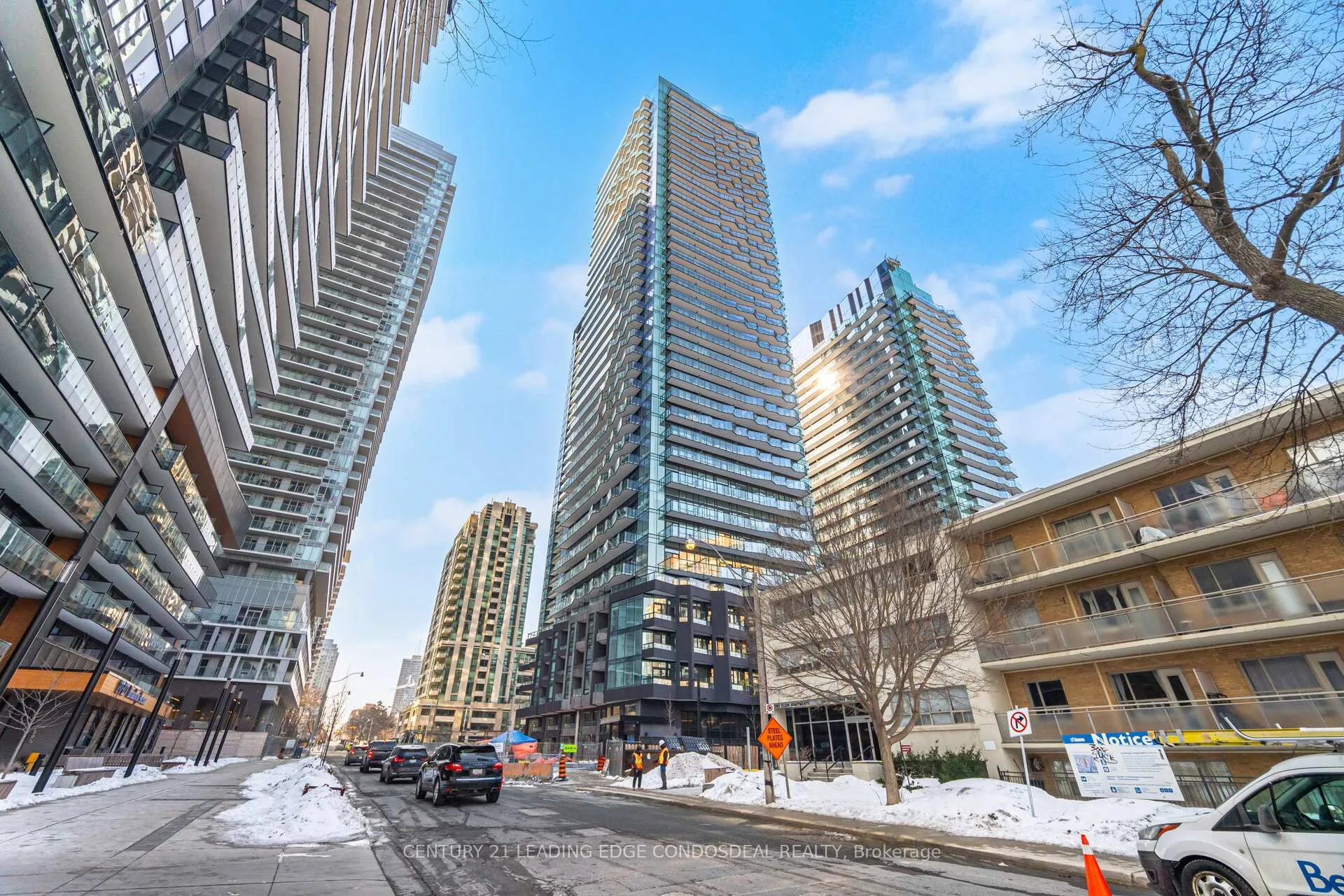 Photo 2 of Unit 2411, 110 Broadway Avenue, Toronto, Mount Pleasant West — HOMEH
