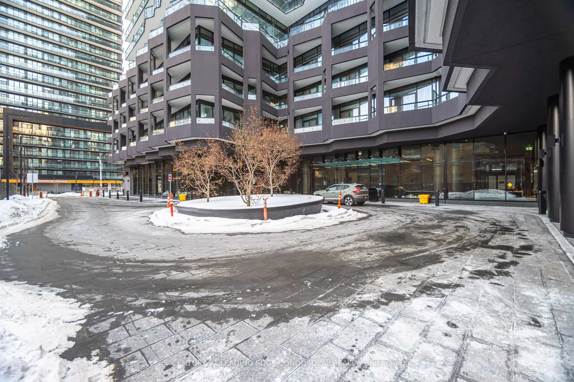Photo 3 of Unit 2411, 110 Broadway Avenue, Toronto, Mount Pleasant West — HOMEH