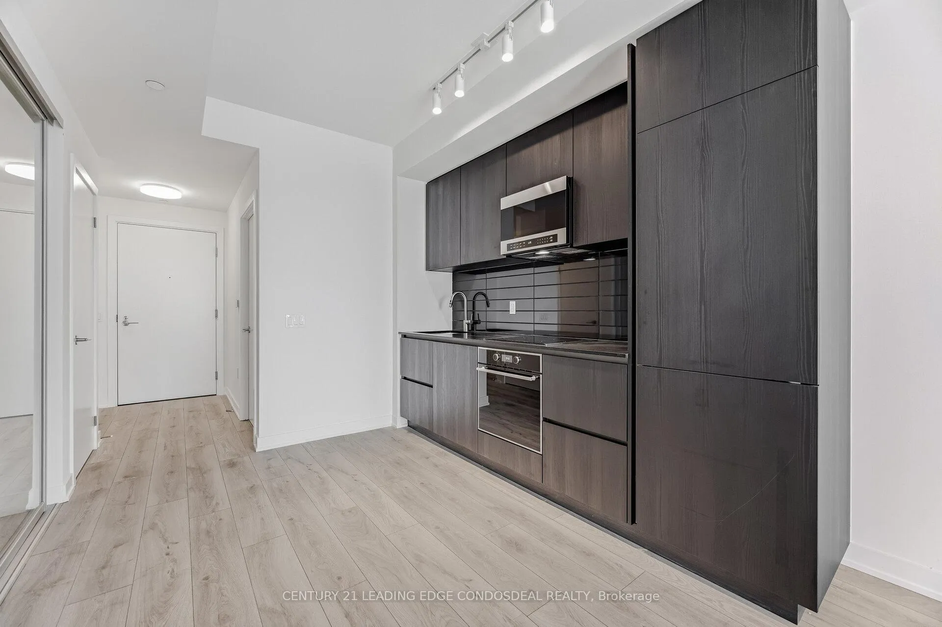 Photo 14 of Unit 2411, 110 Broadway Avenue, Toronto, Mount Pleasant West — HOMEH