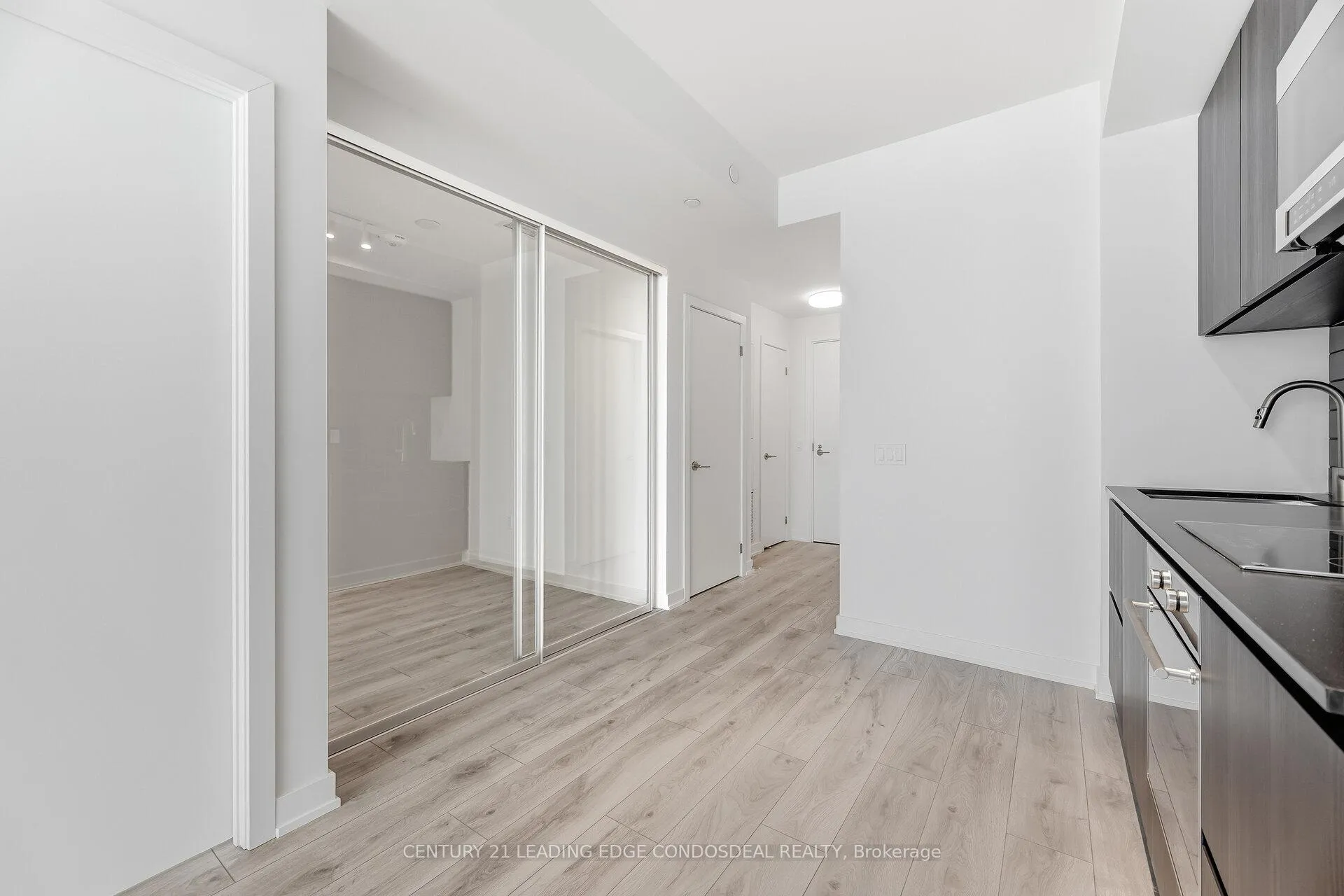 Photo 15 of Unit 2411, 110 Broadway Avenue, Toronto, Mount Pleasant West — HOMEH