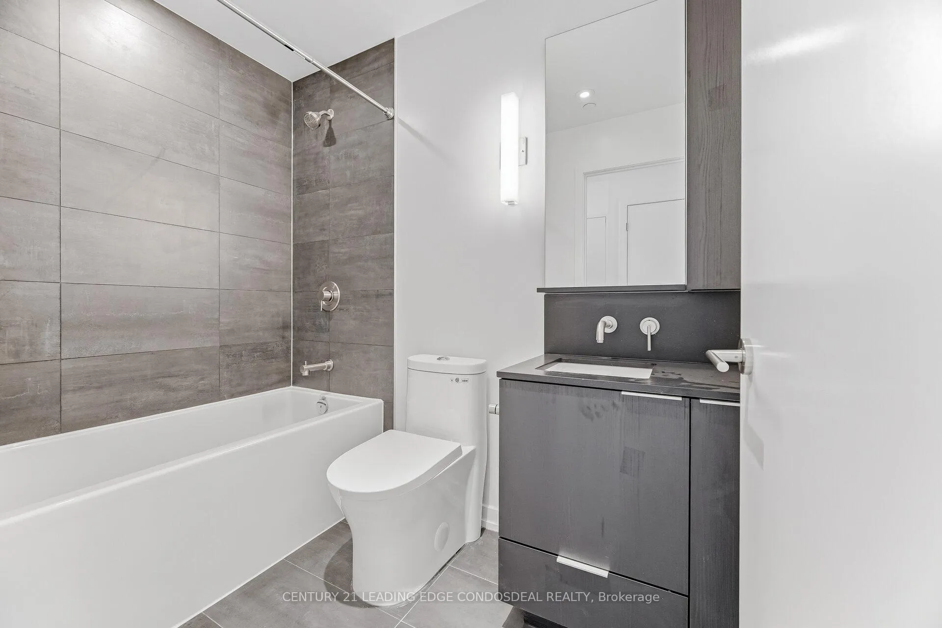 Photo 34 of Unit 2411, 110 Broadway Avenue, Toronto, Mount Pleasant West — HOMEH
