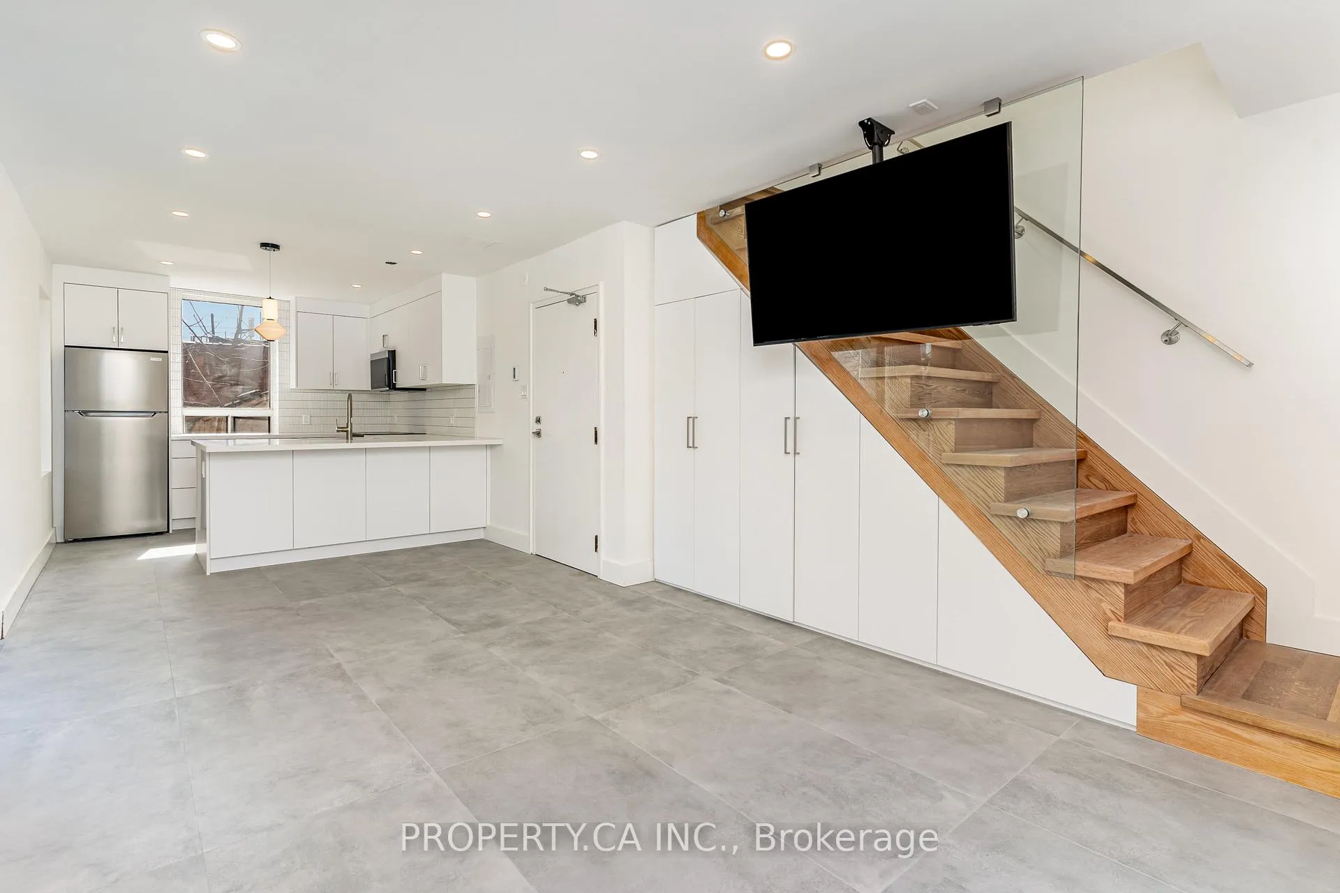 Front of Unit Suite 6, 97 Lee Avenue