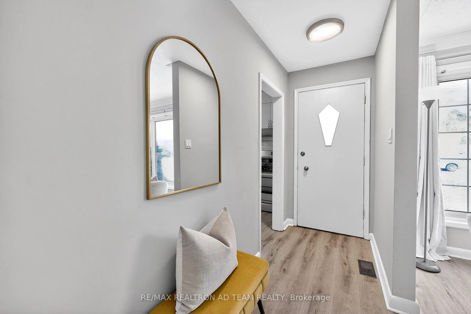 Photo 3 of 384 Elizabeth Street, Oshawa, McLaughlin — HOMEH