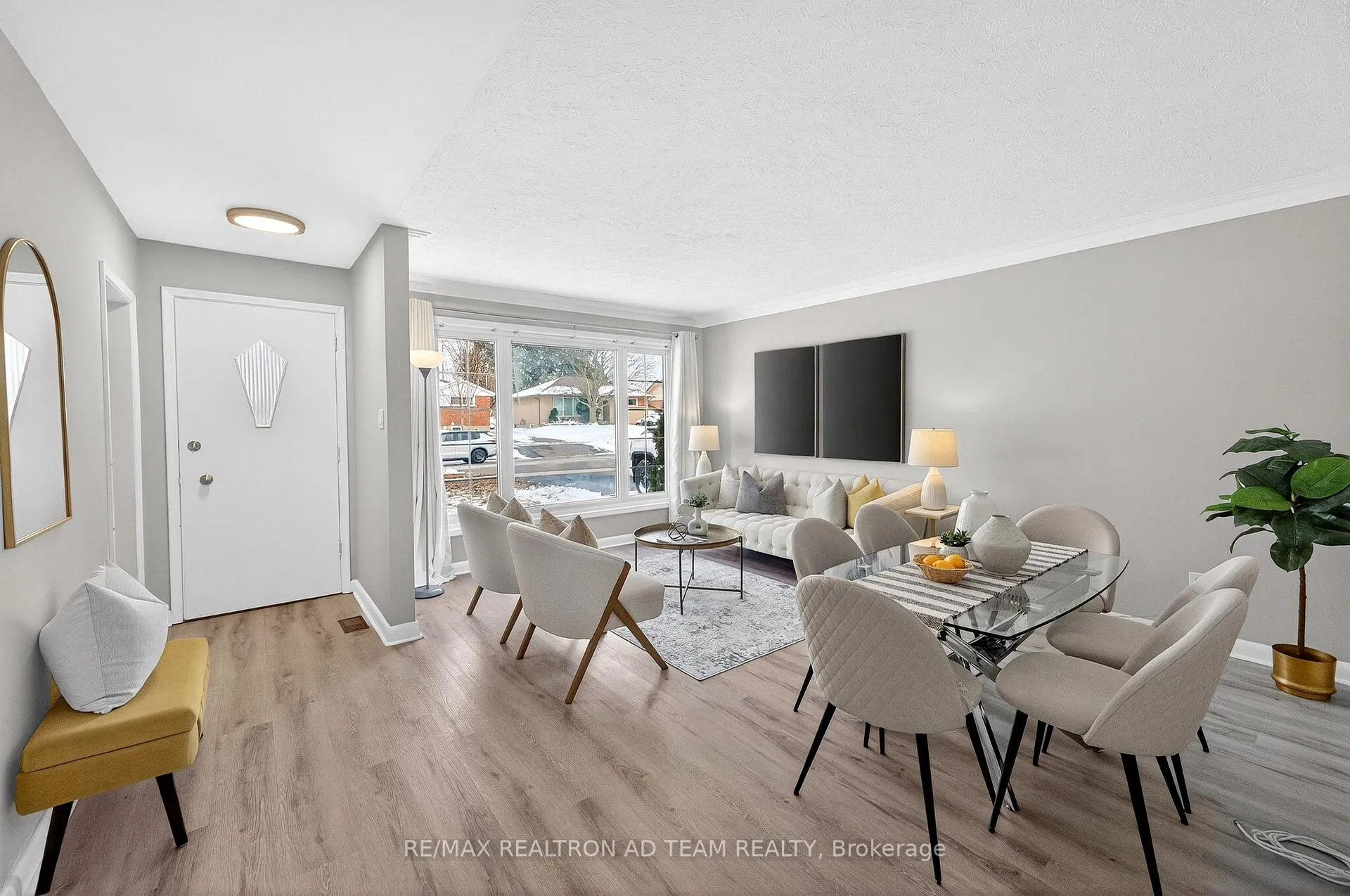 Photo 4 of 384 Elizabeth Street, Oshawa, McLaughlin — HOMEH