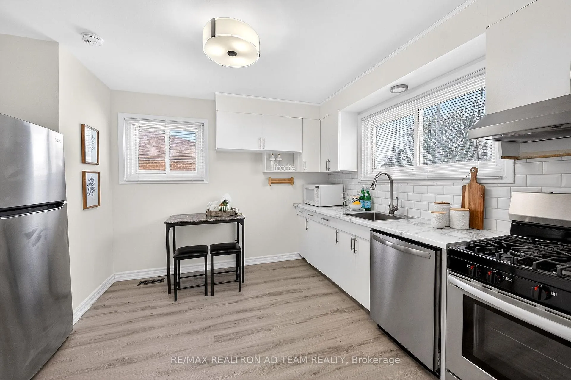 Photo 9 of 384 Elizabeth Street, Oshawa, McLaughlin — HOMEH