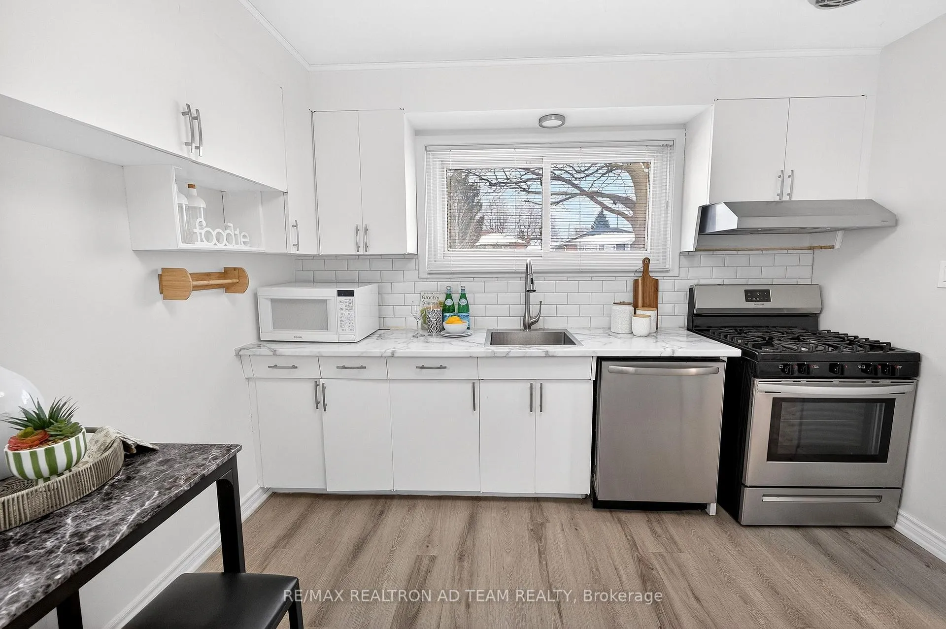 Photo 10 of 384 Elizabeth Street, Oshawa, McLaughlin — HOMEH