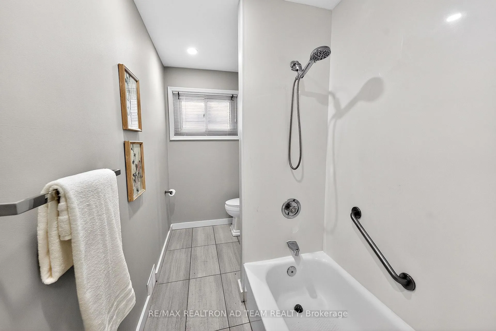 Photo 16 of 384 Elizabeth Street, Oshawa, McLaughlin — HOMEH