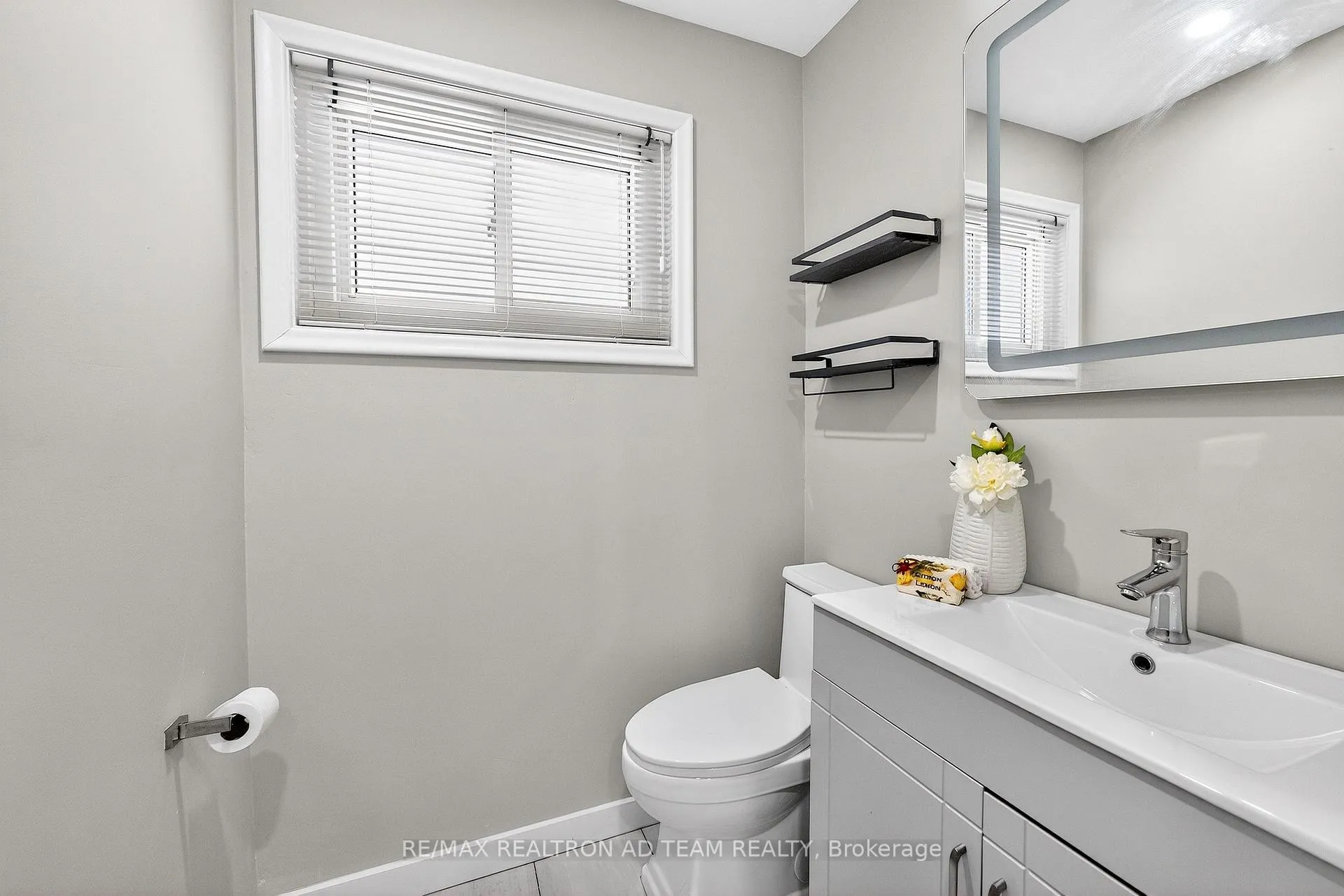 Photo 17 of 384 Elizabeth Street, Oshawa, McLaughlin — HOMEH