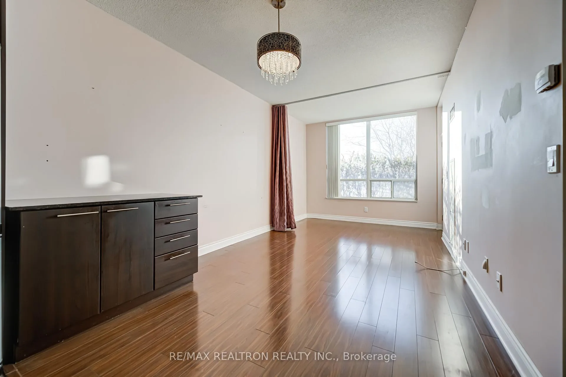 Photo 4 of Unit 109, 37 Galleria Parkway, Markham, Commerce Valley — HOMEH