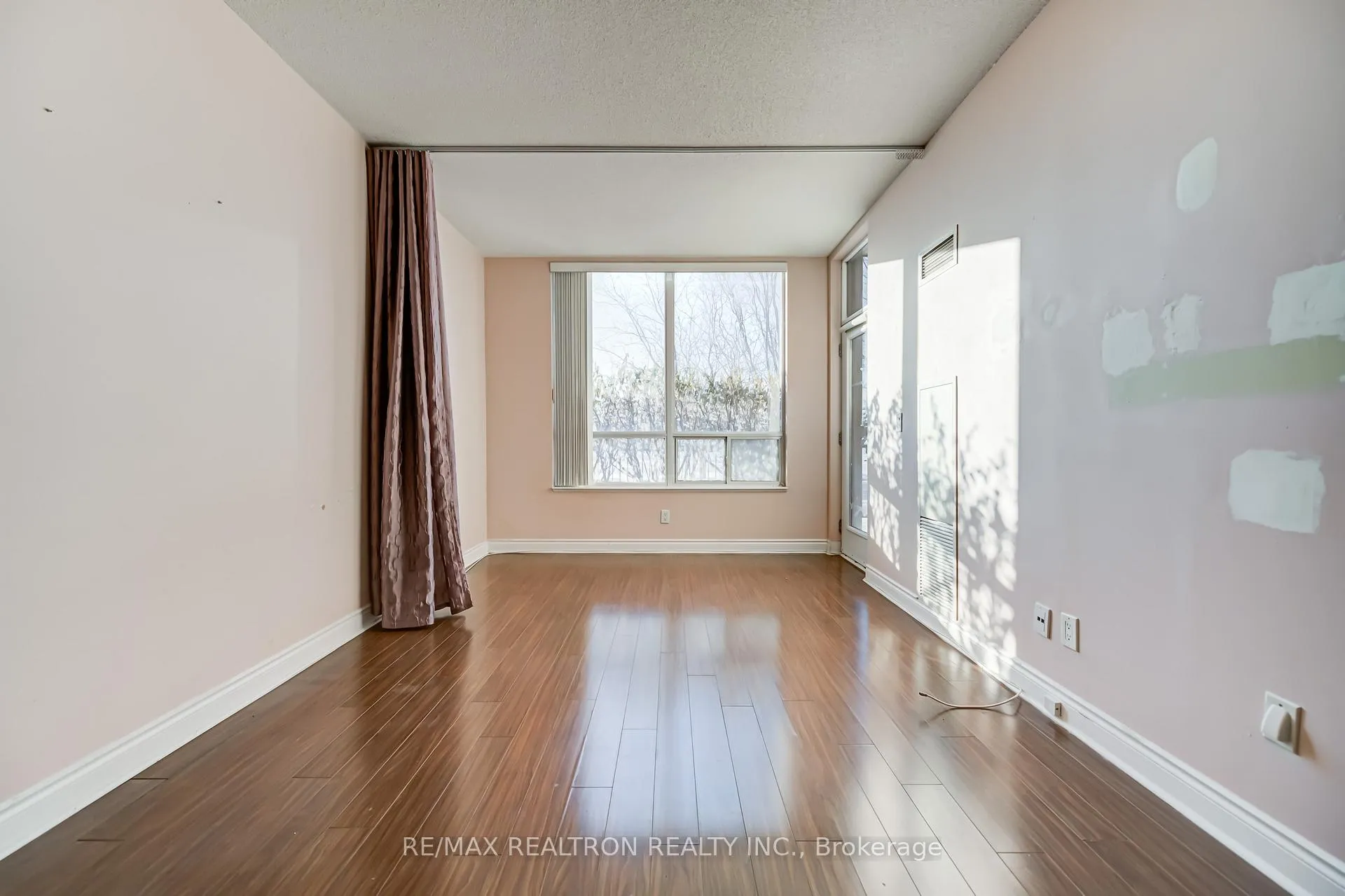 Photo 6 of Unit 109, 37 Galleria Parkway, Markham, Commerce Valley — HOMEH