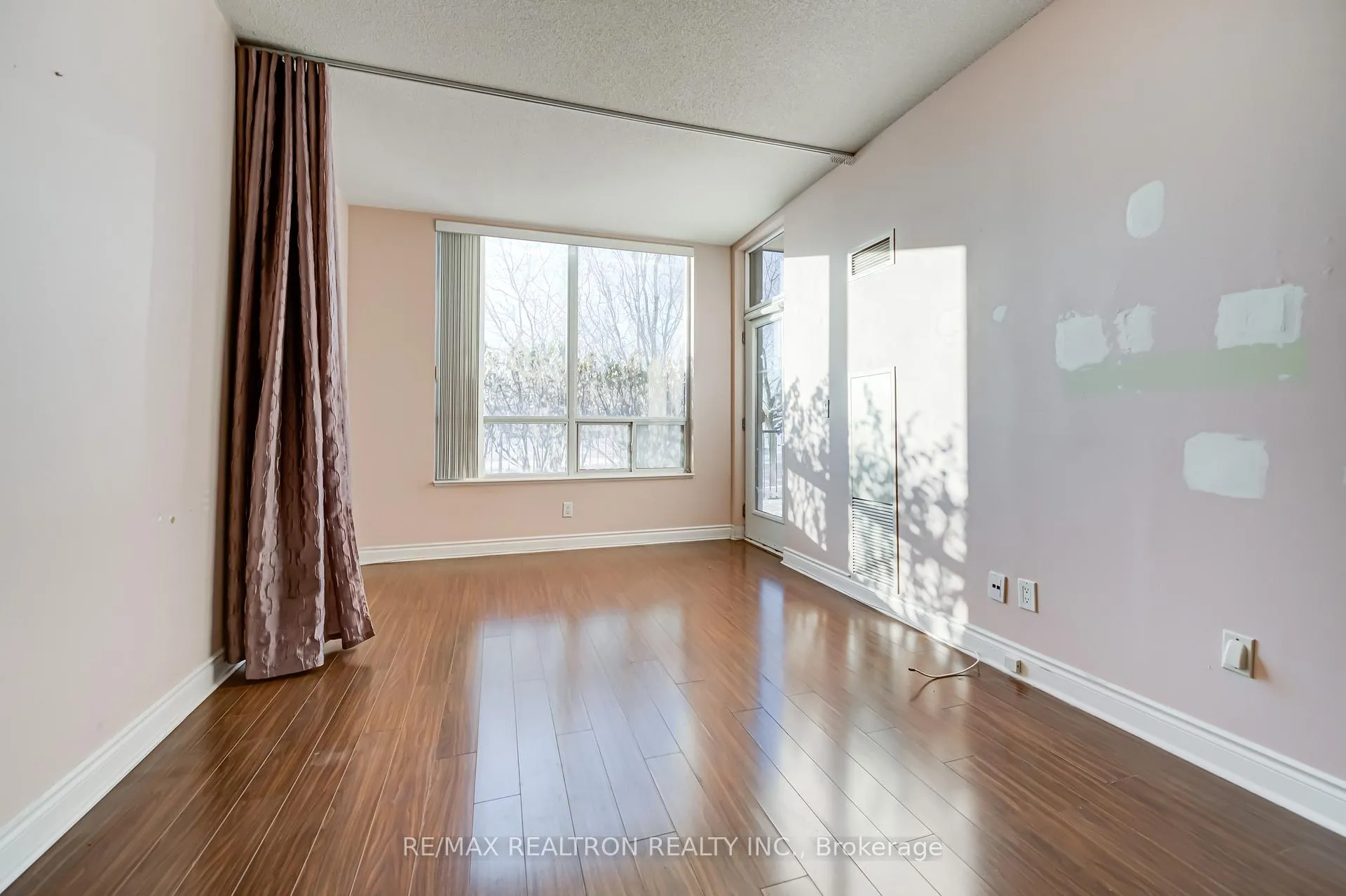 Photo 7 of Unit 109, 37 Galleria Parkway, Markham, Commerce Valley — HOMEH